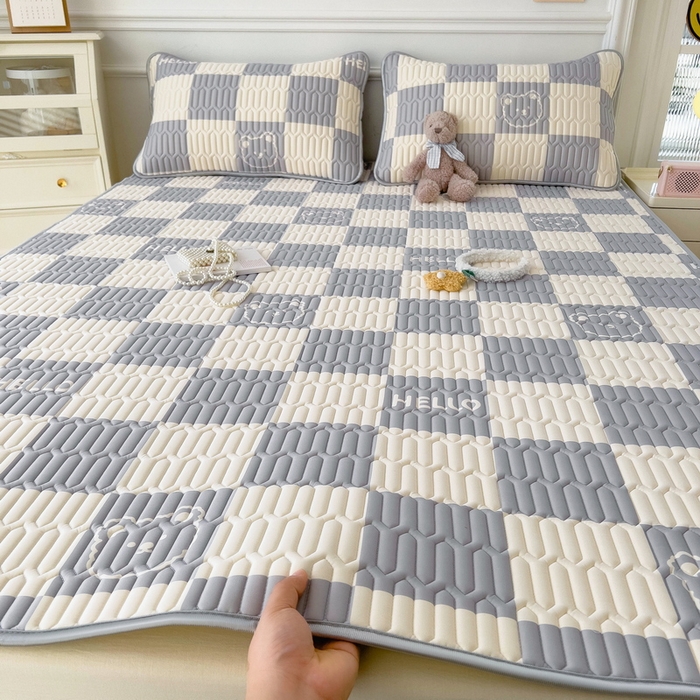 91家纺网 家纺一手货源 找家纺 丝羽坊 2026新款高密凉感丝印花乳胶凉席-平铺款 灰格熊