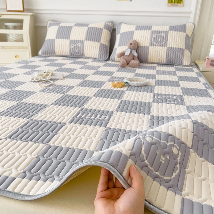 91家纺网 家纺一手货源 找家纺 丝羽坊 2026新款高密凉感丝印花乳胶凉席-平铺款 灰格熊