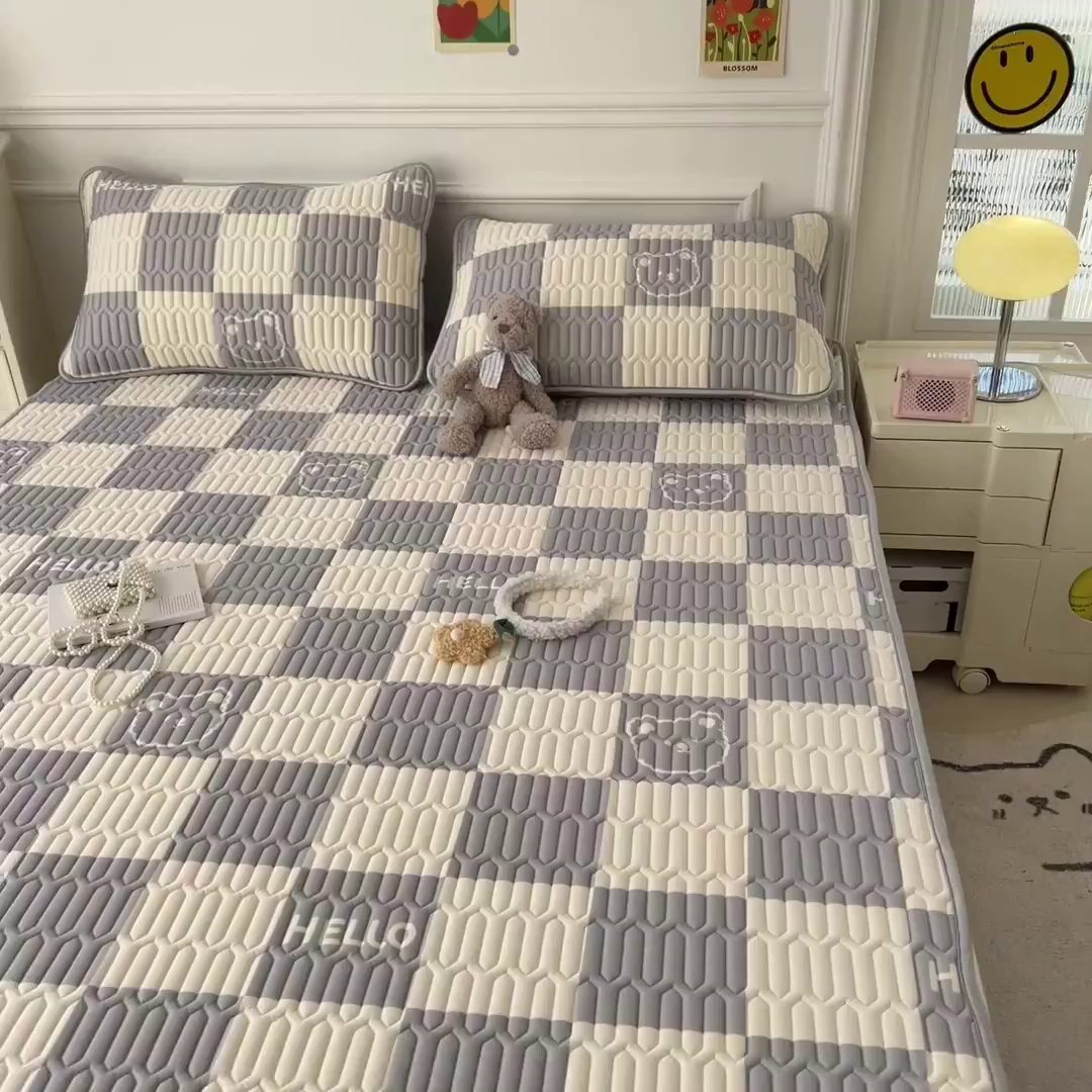 91家纺网 家纺一手货源 找家纺 丝羽坊 2026新款高密凉感丝印花乳胶凉席-平铺款 灰格熊