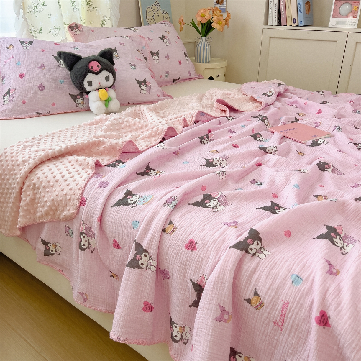 91家纺网 家纺一手货源 找家纺 兄弟坊 2026新款正版授权卡通全棉双层纱安抚被夏被纱布豆豆毯学校午睡被 小小库洛米