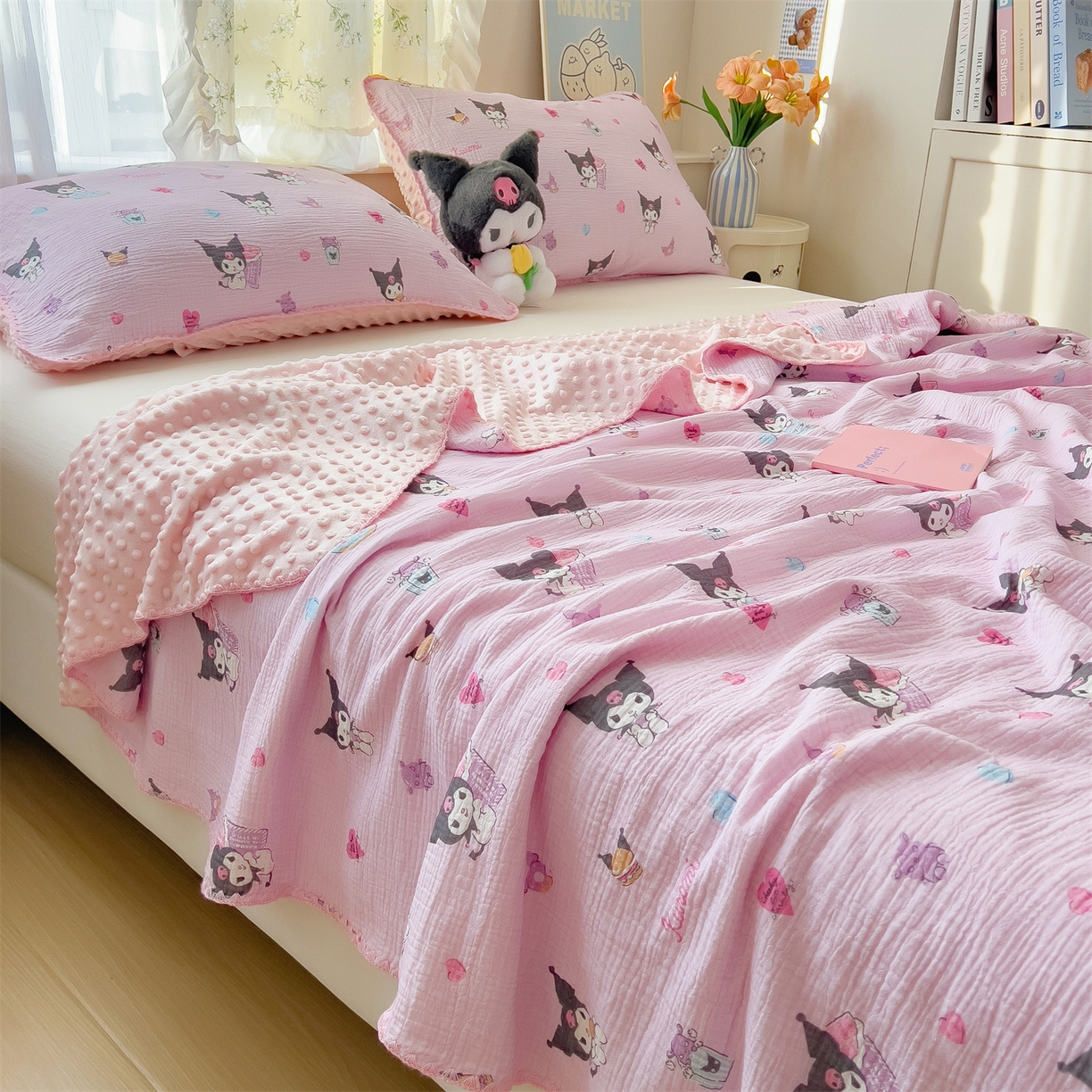 91家纺网 家纺一手货源 找家纺 兄弟坊 2026新款正版授权卡通全棉双层纱安抚被夏被纱布豆豆毯学校午睡被 小小库洛米