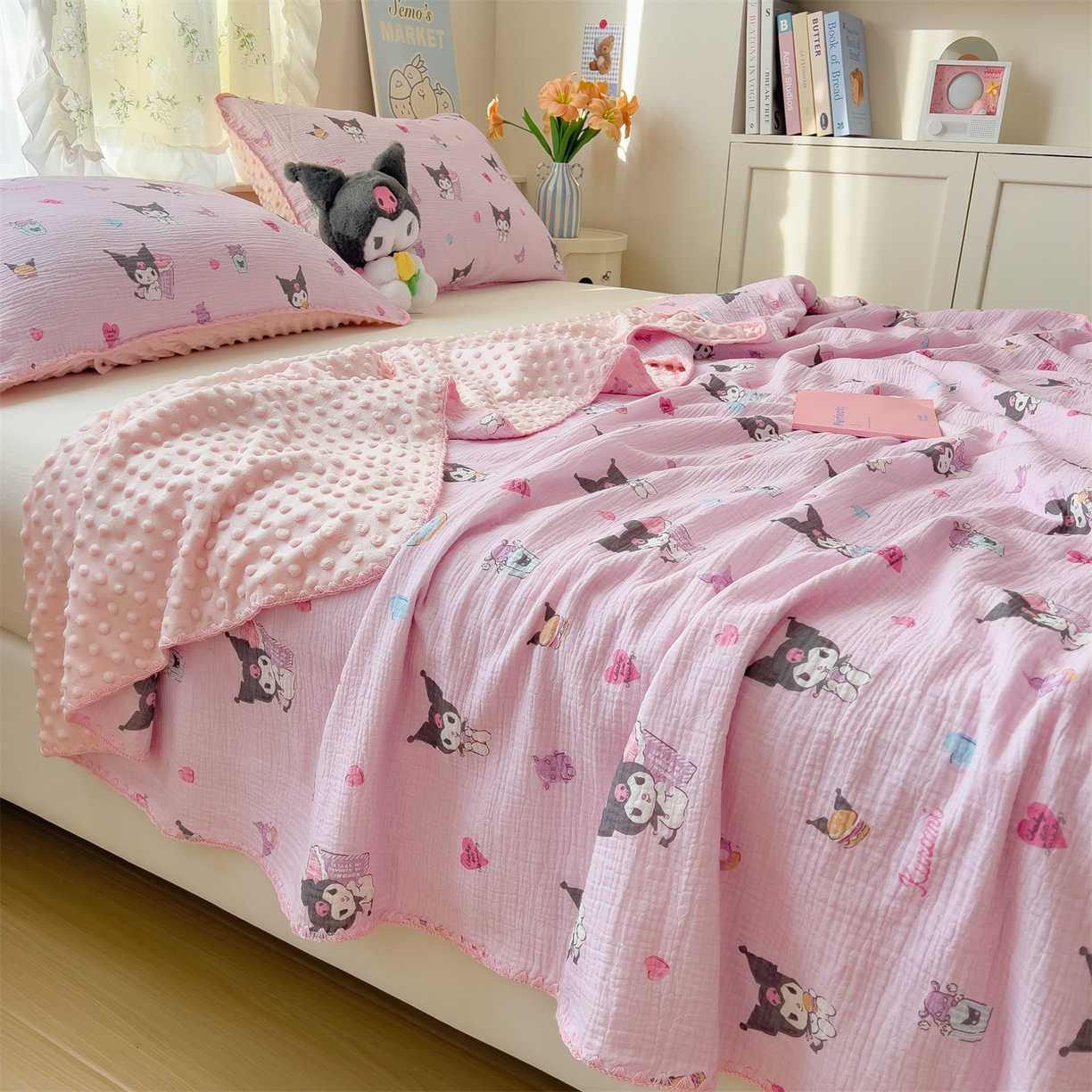 91家纺网 家纺一手货源 找家纺 兄弟坊 2026新款正版授权卡通全棉双层纱安抚被夏被纱布豆豆毯学校午睡被 小小库洛米