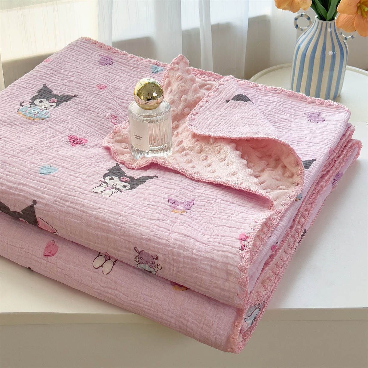 91家纺网 家纺一手货源 找家纺 兄弟坊 2026新款正版授权卡通全棉双层纱安抚被夏被纱布豆豆毯学校午睡被 小小库洛米