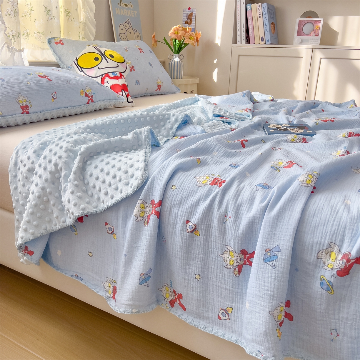 91家纺网 家纺一手货源 找家纺 兄弟坊 2026新款正版授权卡通全棉双层纱安抚被夏被纱布豆豆毯学校午睡被 正义奥特蓝