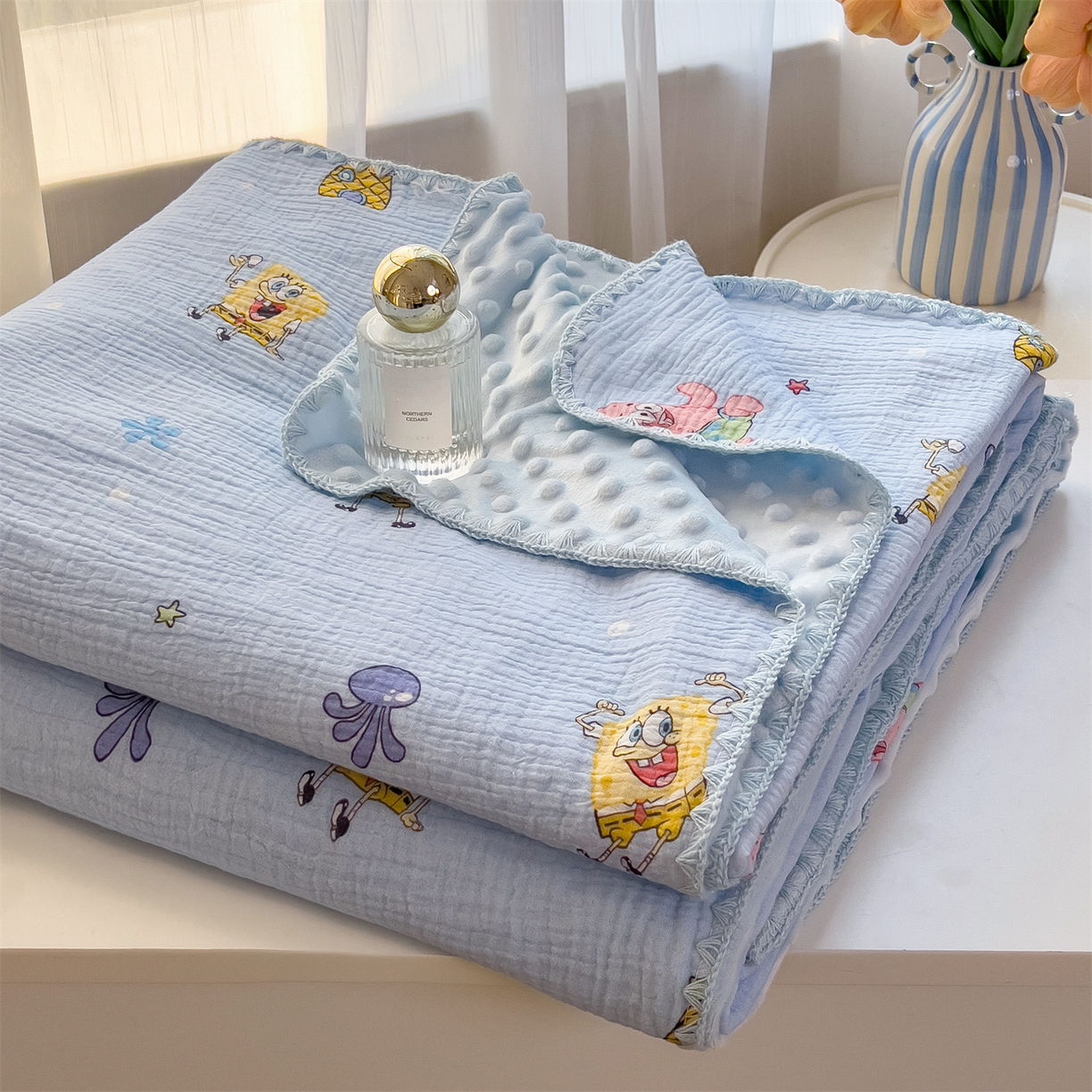 91家纺网 家纺一手货源 找家纺 兄弟坊 2026新款正版授权卡通全棉双层纱安抚被夏被纱布豆豆毯学校午睡被 热情海绵蓝