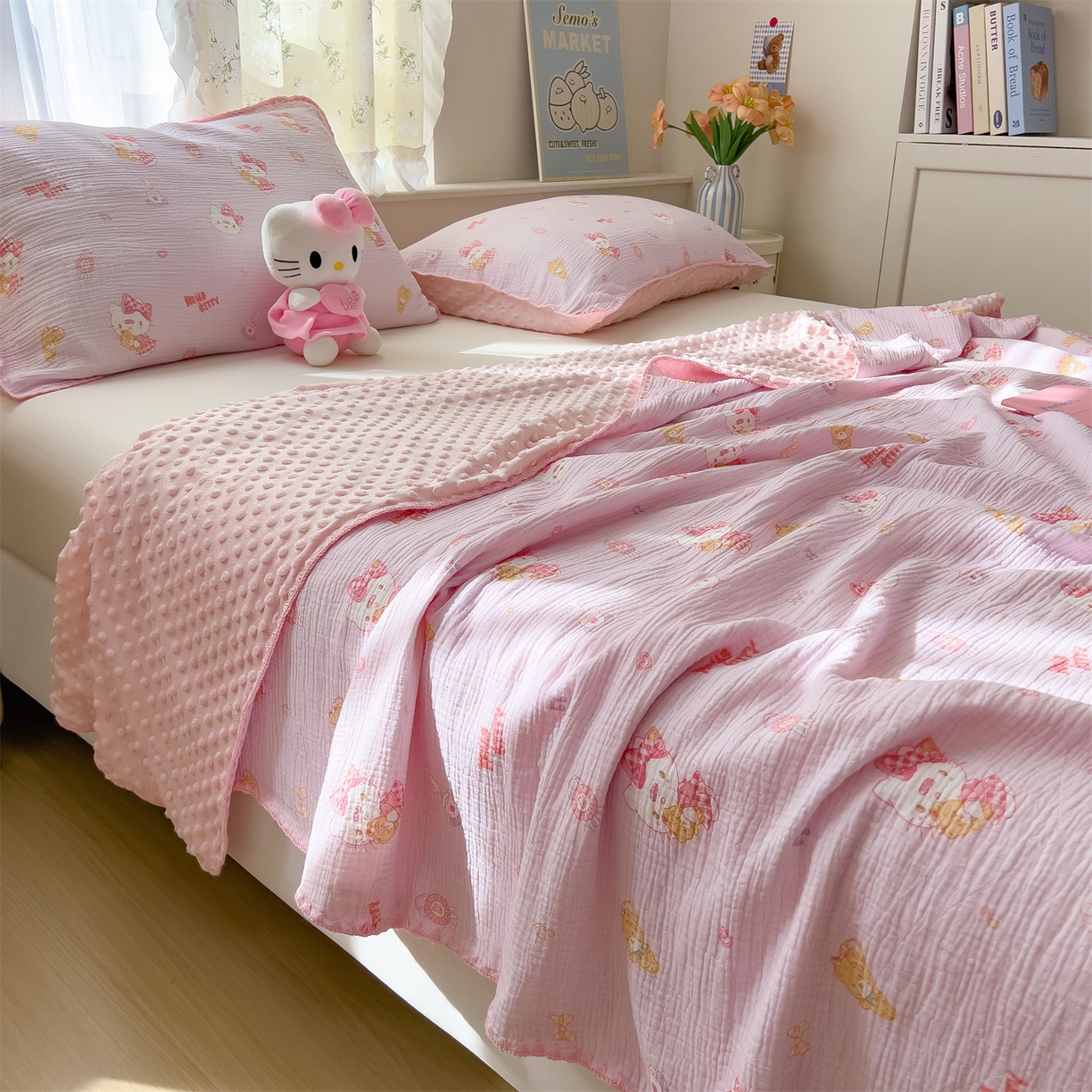 91家纺网 家纺一手货源 找家纺 兄弟坊 2026新款正版授权卡通全棉双层纱安抚被夏被纱布豆豆毯学校午睡被 甜甜凯蒂粉