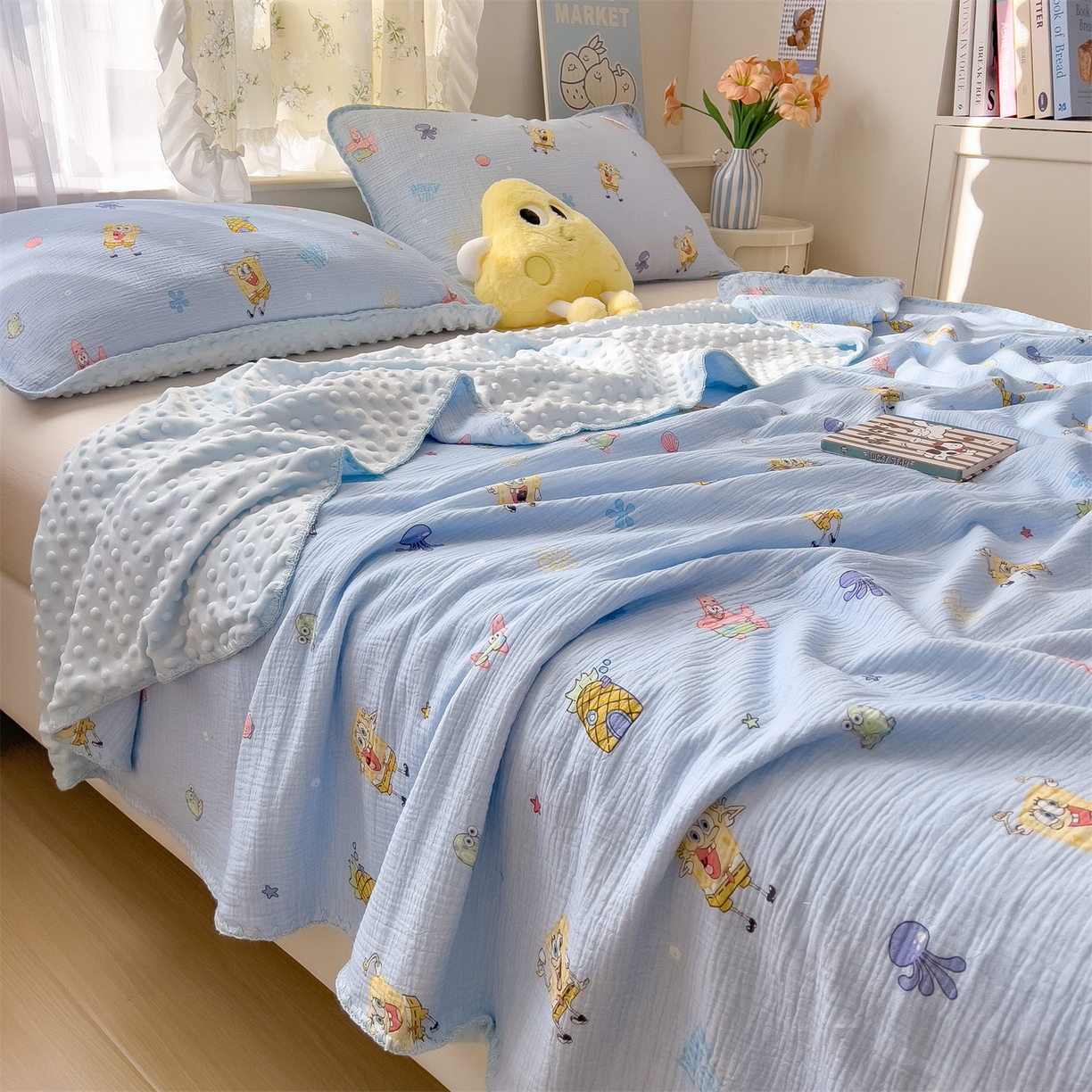 91家纺网 家纺一手货源 找家纺 兄弟坊 2026新款正版授权卡通全棉双层纱安抚被夏被纱布豆豆毯学校午睡被 热情海绵蓝