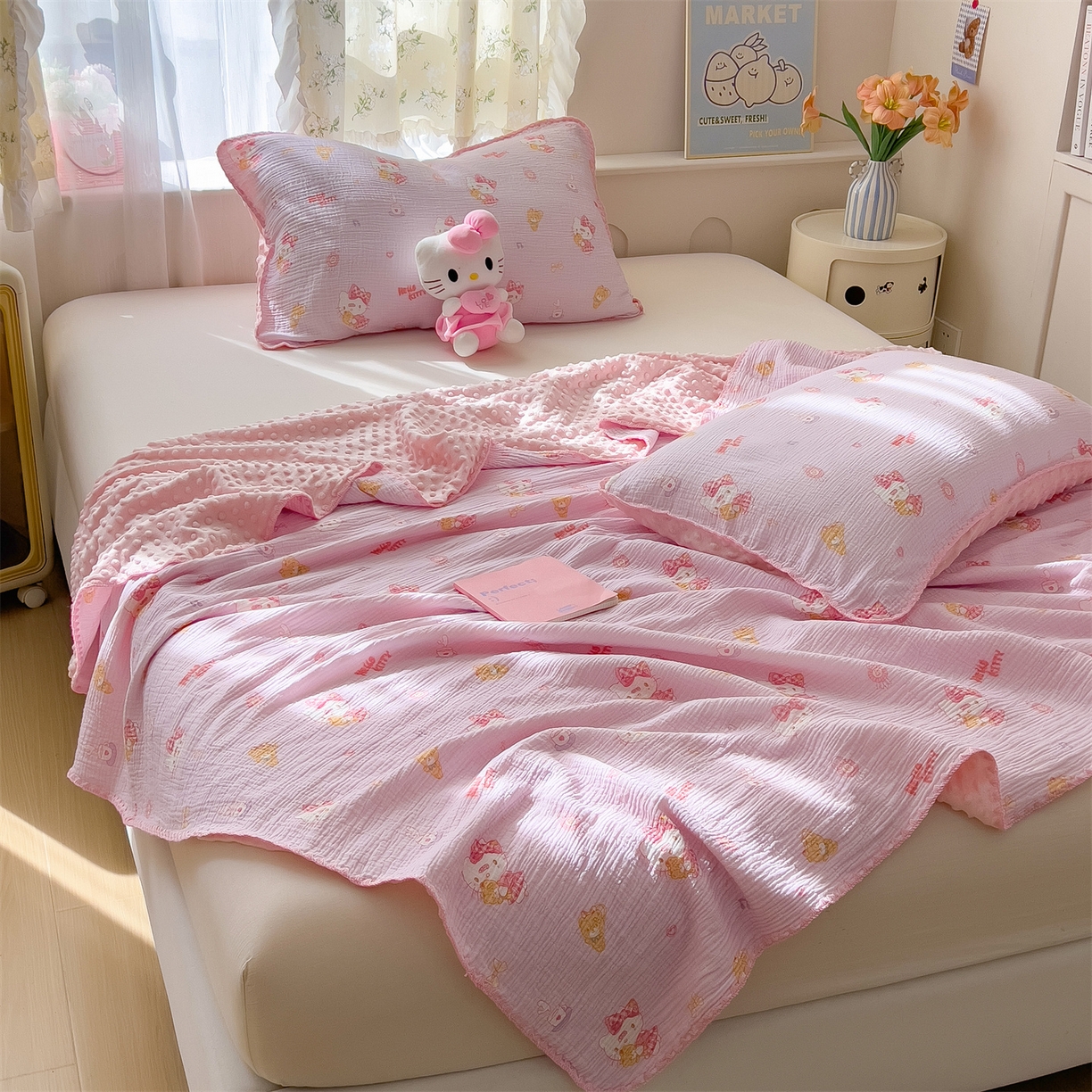 91家纺网 家纺一手货源 找家纺 兄弟坊 2026新款正版授权卡通全棉双层纱安抚被夏被纱布豆豆毯学校午睡被 甜甜凯蒂粉