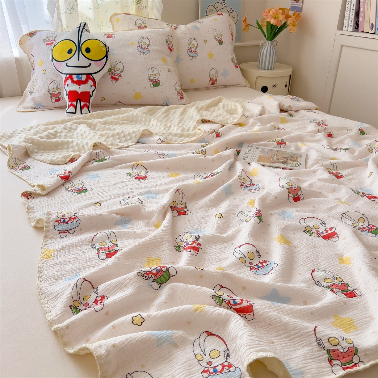 91家纺网 家纺一手货源 找家纺 兄弟坊 2026新款正版授权卡通全棉双层纱安抚被夏被纱布豆豆毯学校午睡被 酷酷奥特曼