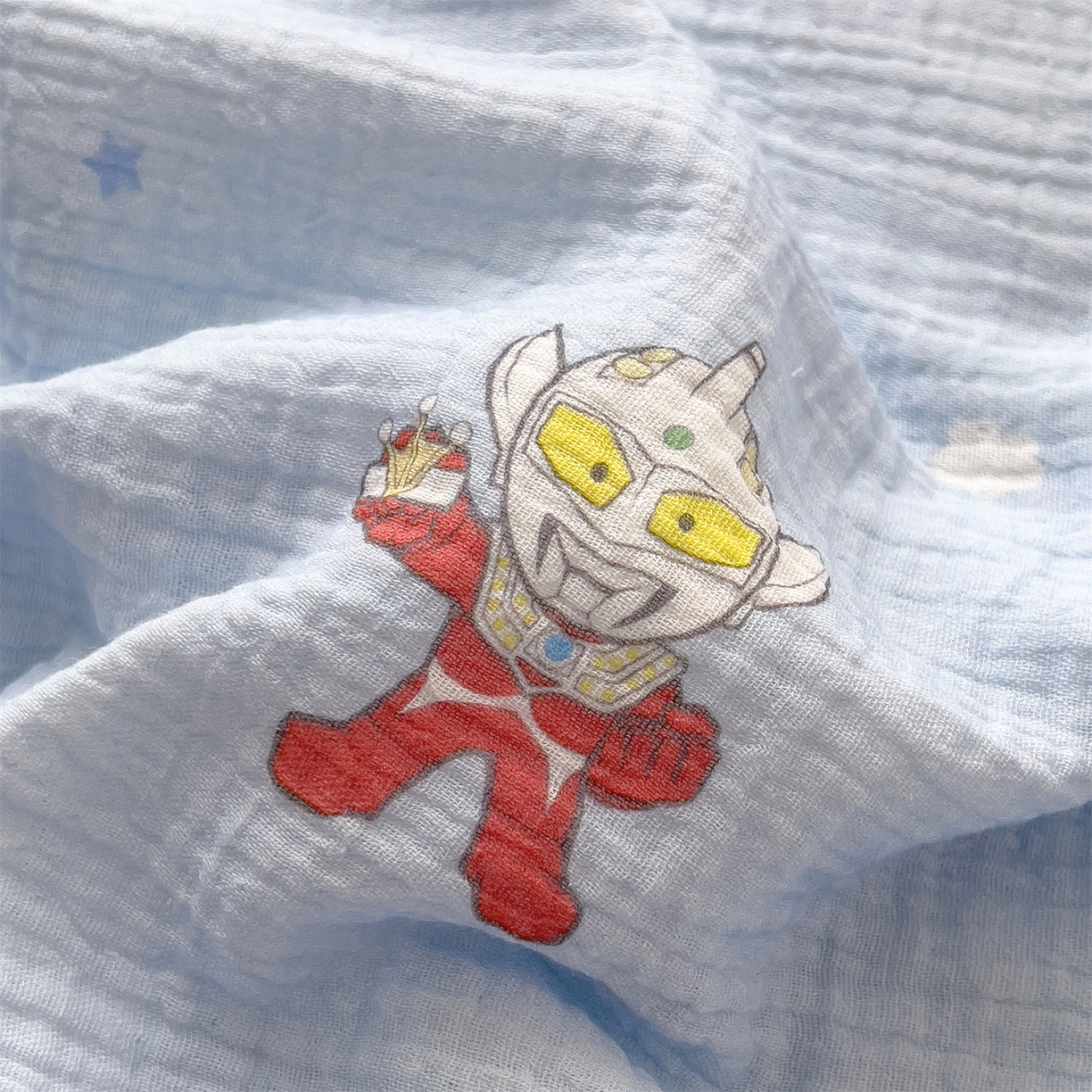 91家纺网 家纺一手货源 找家纺 兄弟坊 2026新款正版授权卡通全棉双层纱安抚被夏被纱布豆豆毯学校午睡被 正义奥特蓝