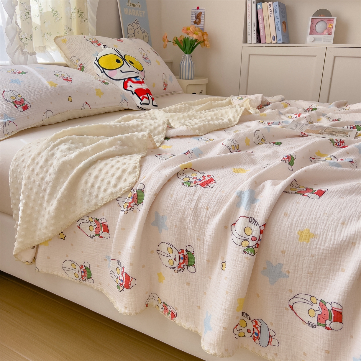 91家纺网 家纺一手货源 找家纺 兄弟坊 2026新款正版授权卡通全棉双层纱安抚被夏被纱布豆豆毯学校午睡被 酷酷奥特曼
