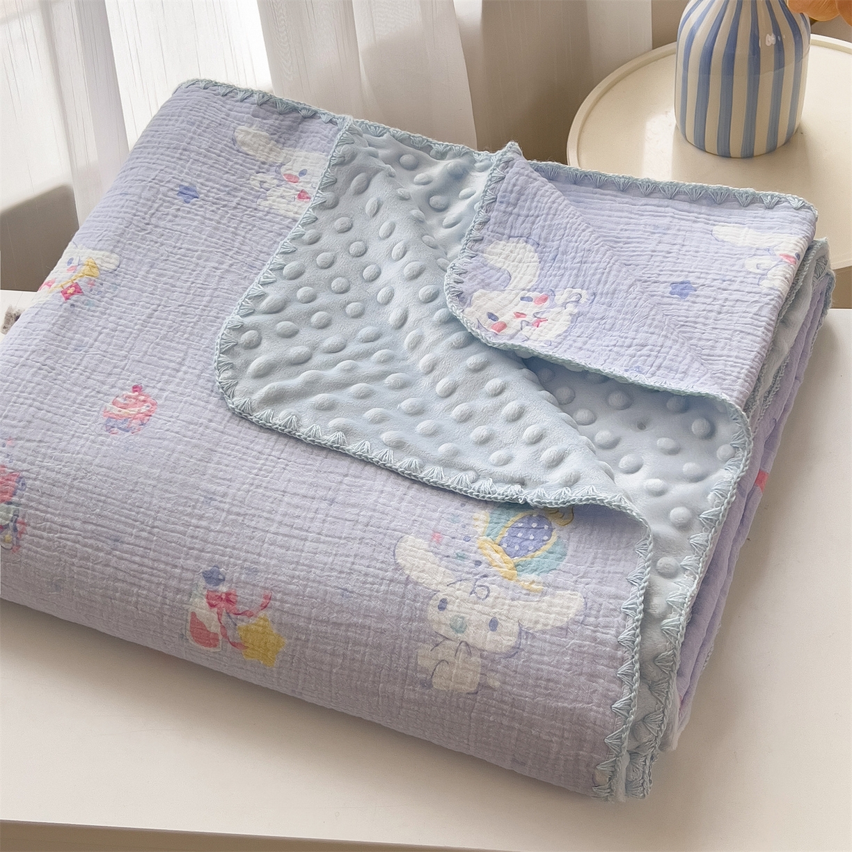 91家纺网 家纺一手货源 找家纺 兄弟坊 2026新款正版授权卡通全棉双层纱安抚被夏被纱布豆豆毯学校午睡被 天真玉桂狗