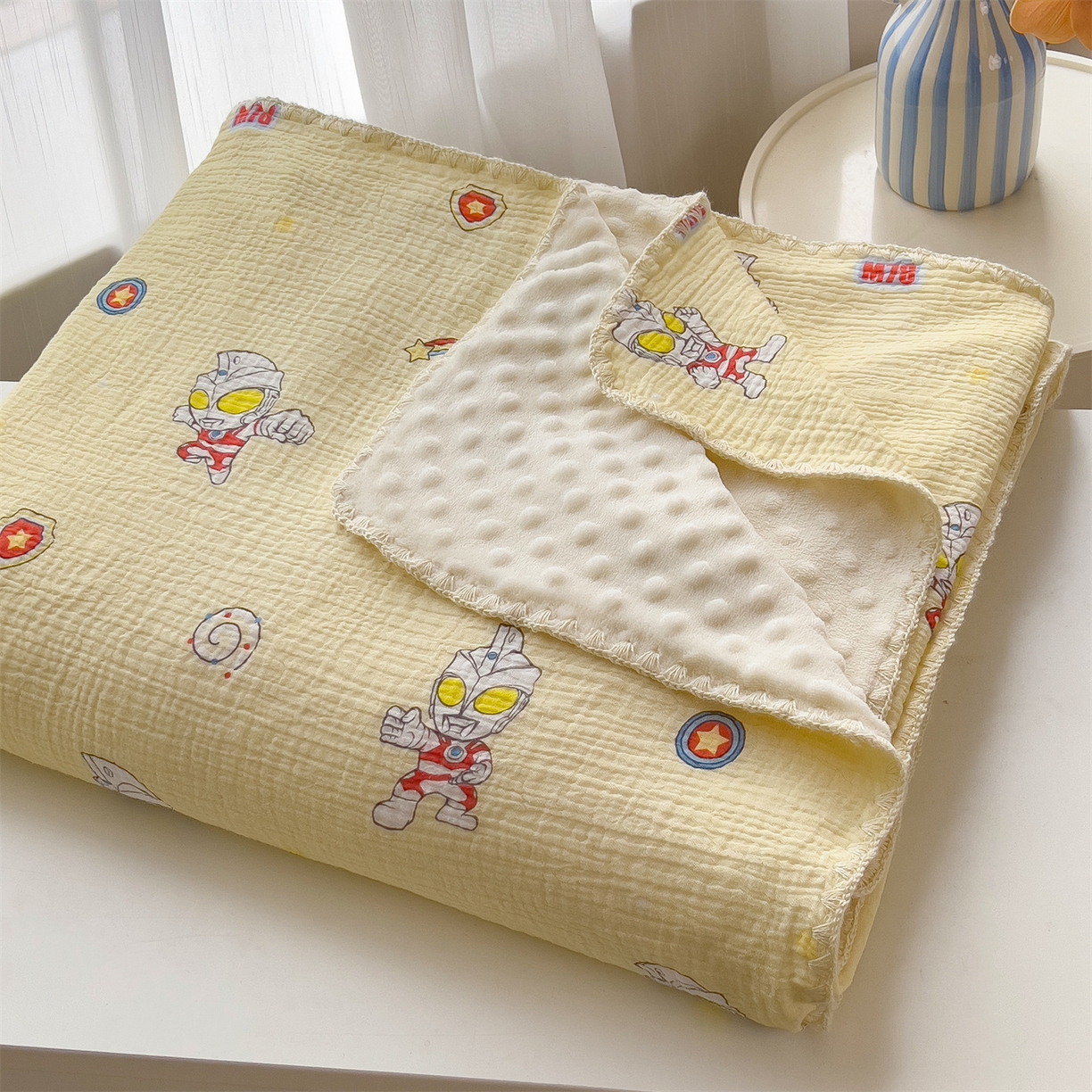 91家纺网 家纺一手货源 找家纺 兄弟坊 2026新款正版授权卡通全棉双层纱安抚被夏被纱布豆豆毯学校午睡被 光耀奥特黄