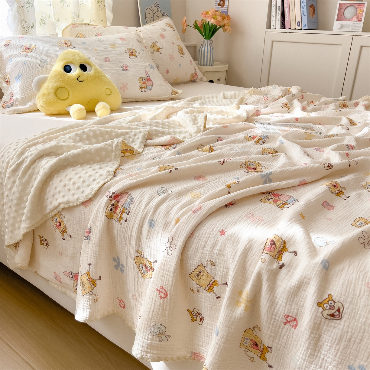 91家纺网 家纺一手货源 找家纺 兄弟坊 2026新款正版授权卡通全棉双层纱安抚被夏被纱布豆豆毯学校午睡被 无忧海绵黄