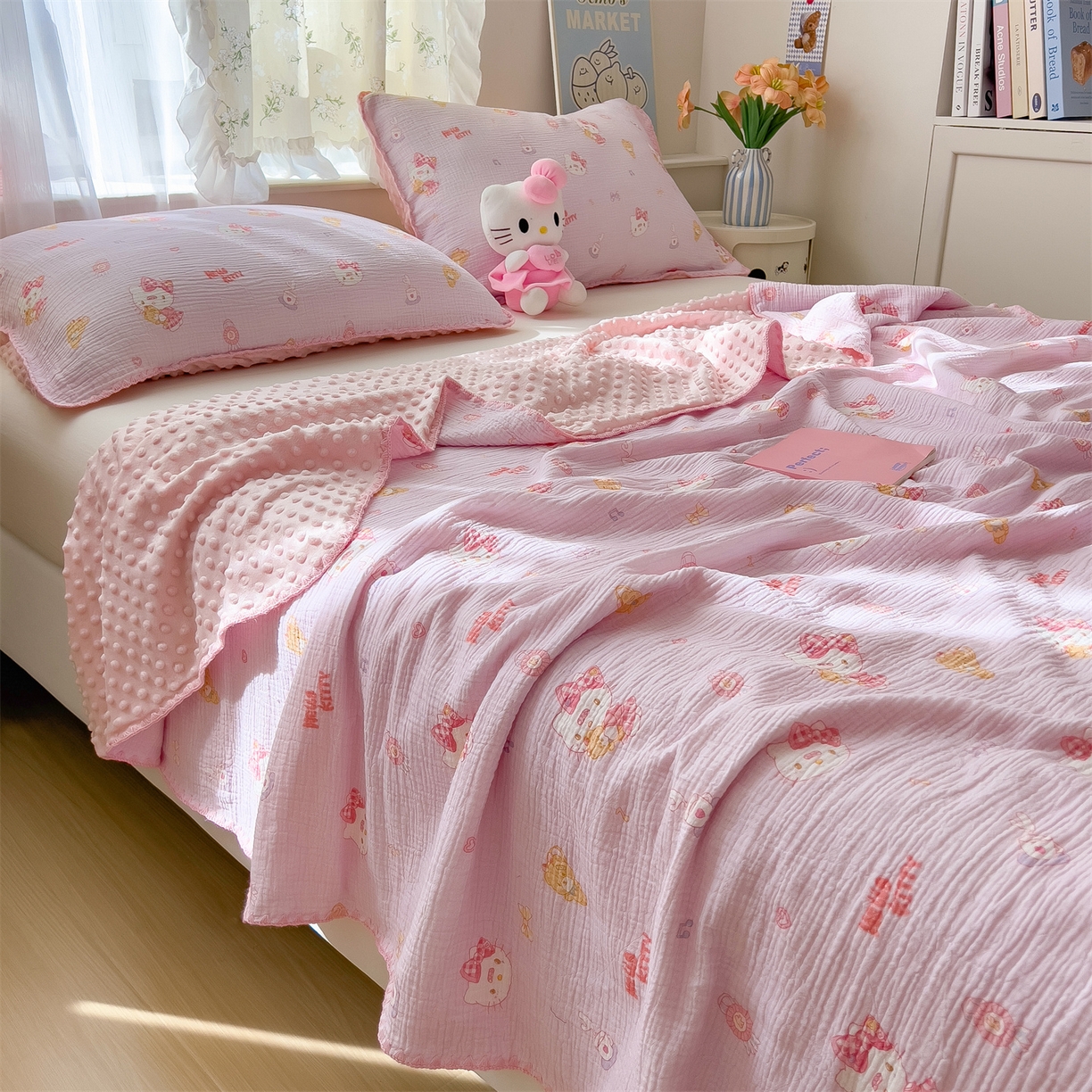 91家纺网 家纺一手货源 找家纺 兄弟坊 2026新款正版授权卡通全棉双层纱安抚被夏被纱布豆豆毯学校午睡被 甜甜凯蒂粉