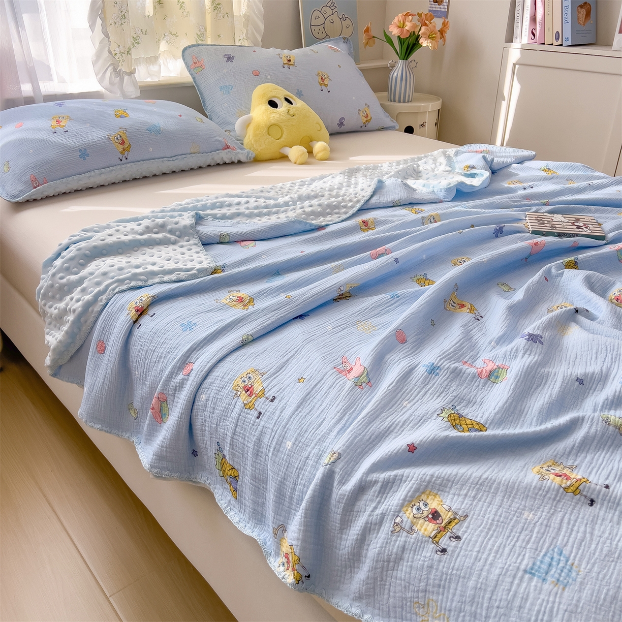 91家纺网 家纺一手货源 找家纺 兄弟坊 2026新款正版授权卡通全棉双层纱安抚被夏被纱布豆豆毯学校午睡被 热情海绵蓝