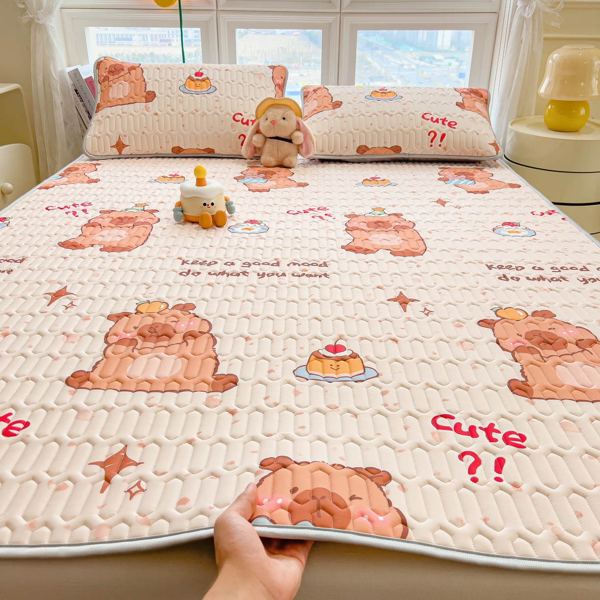 91家纺网 家纺一手货源 找家纺 丝羽坊 2026新款高密凉感丝印花乳胶凉席-平铺款 咖色萌豚