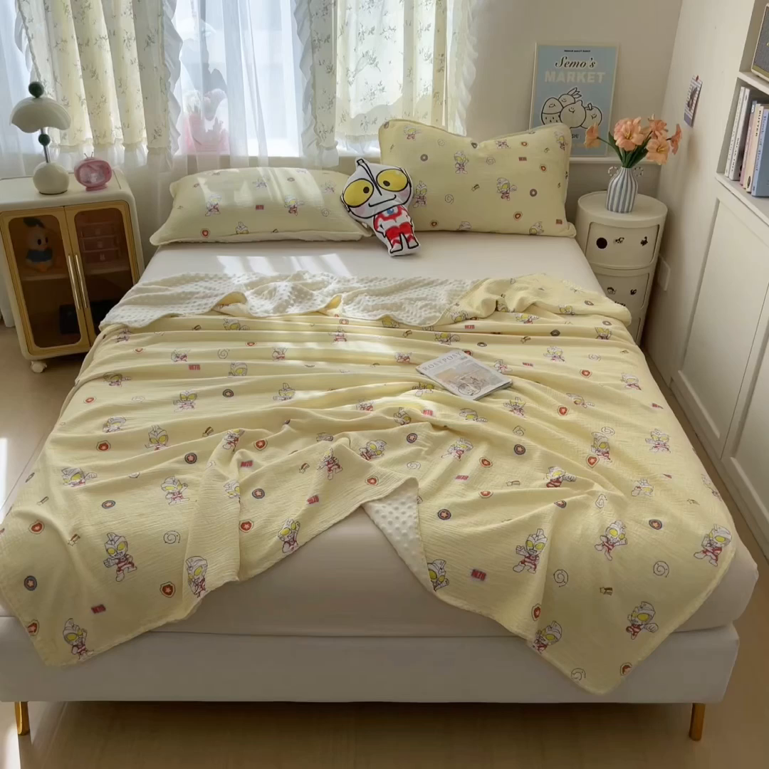 91家纺网 家纺一手货源 找家纺 兄弟坊 2026新款正版授权卡通全棉双层纱安抚被夏被纱布豆豆毯学校午睡被 光耀奥特黄