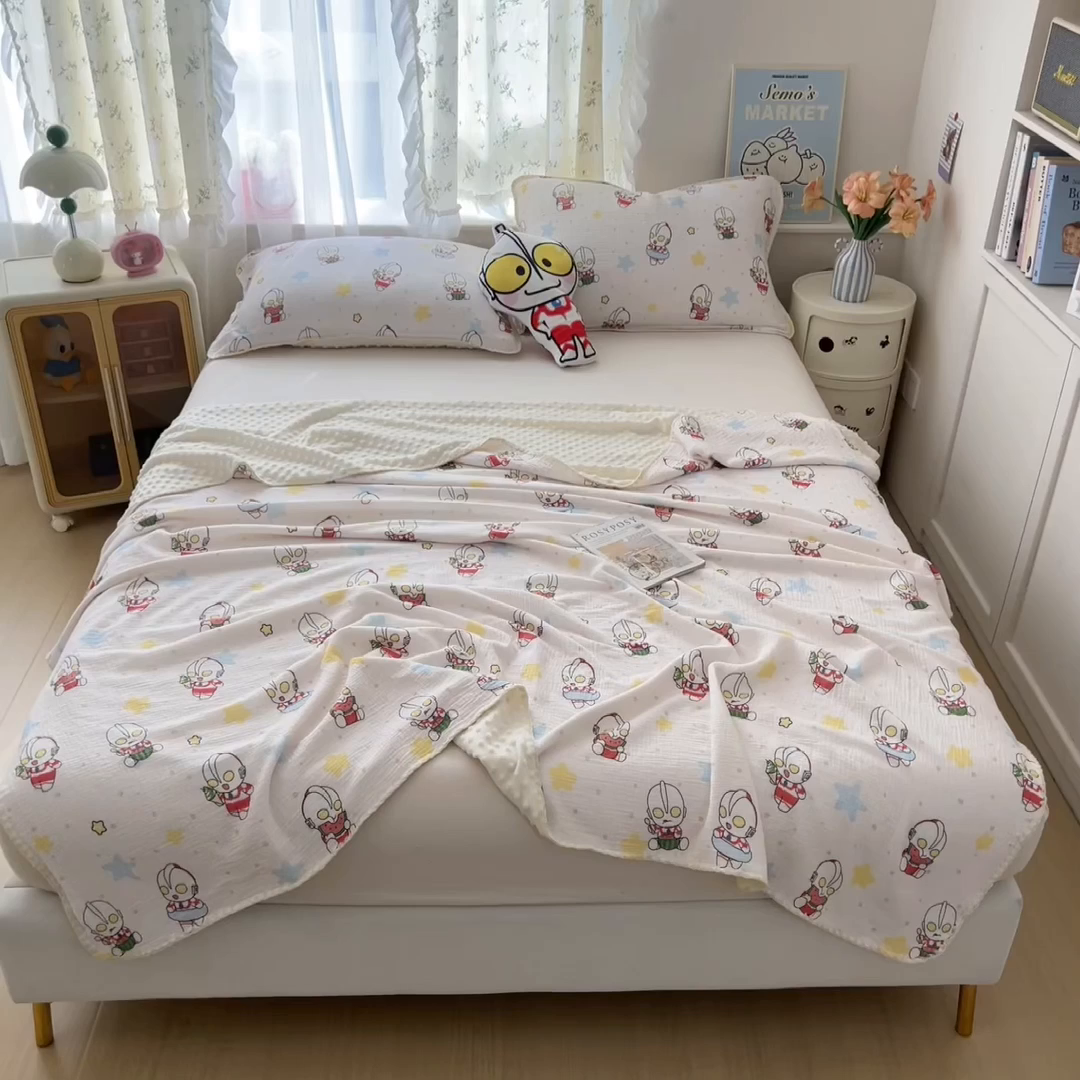 91家纺网 家纺一手货源 找家纺 兄弟坊 2026新款正版授权卡通全棉双层纱安抚被夏被纱布豆豆毯学校午睡被 酷酷奥特曼