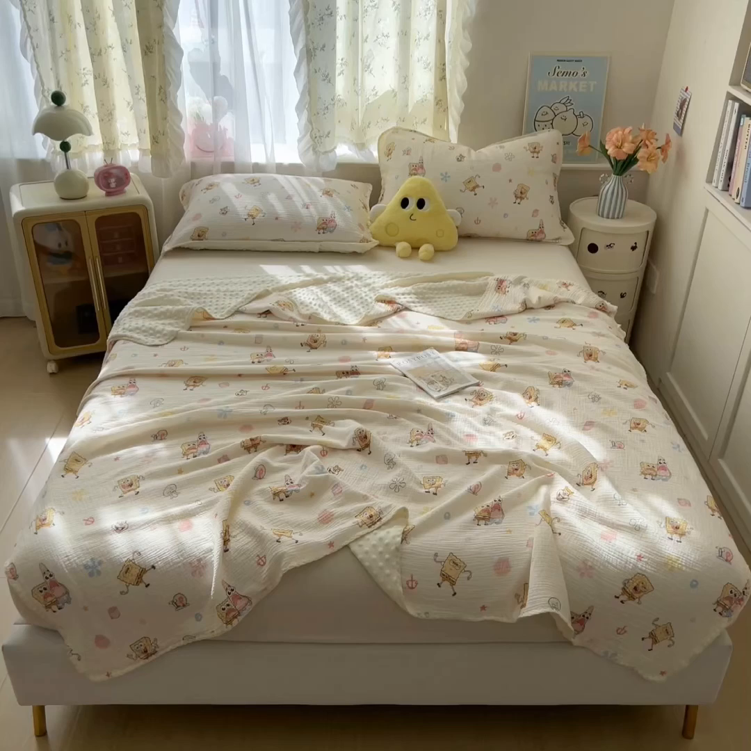 91家纺网 家纺一手货源 找家纺 兄弟坊 2026新款正版授权卡通全棉双层纱安抚被夏被纱布豆豆毯学校午睡被 无忧海绵黄
