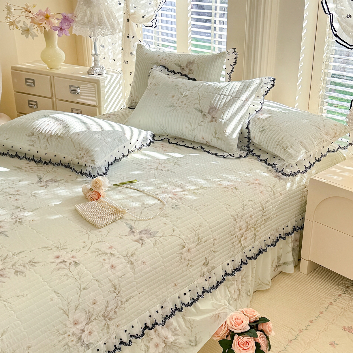 91家纺网 家纺一手货源 找家纺 绒世界 2026新款凉感丝夹棉床盖款三件套 花枝鸟影