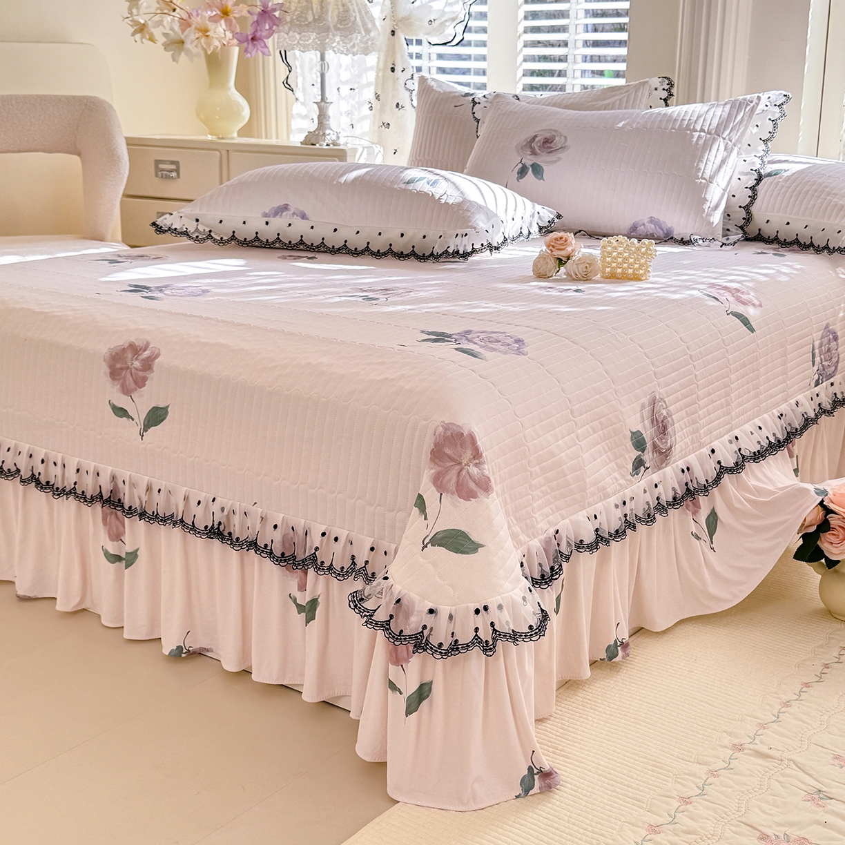 91家纺网 家纺一手货源 找家纺 绒世界 2026新款凉感丝夹棉床盖款三件套 花间晚照