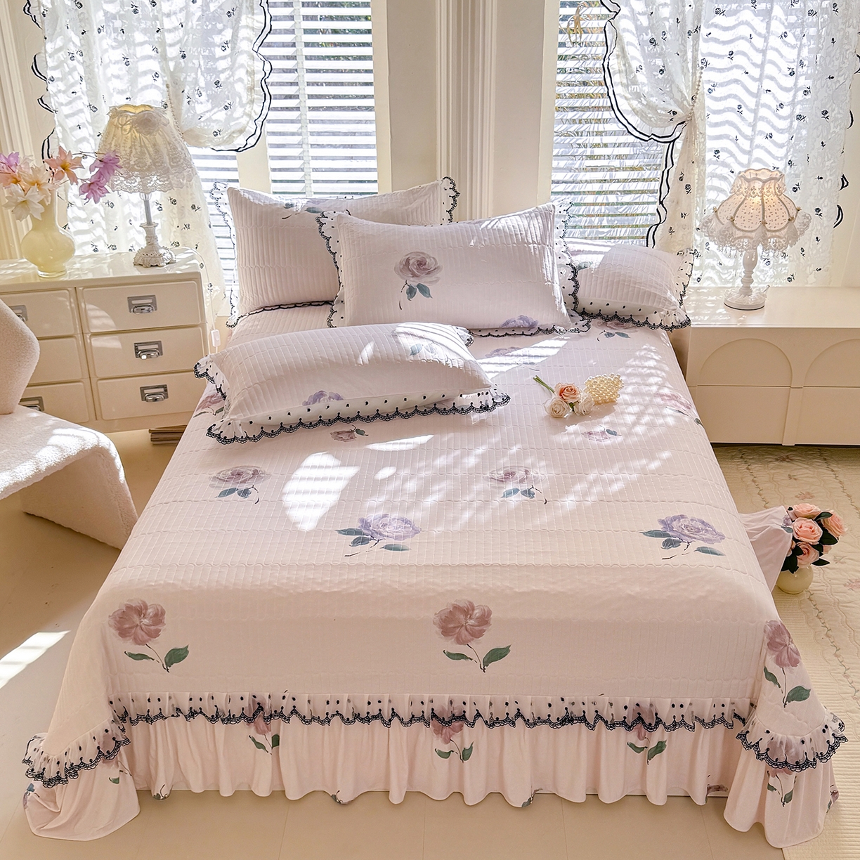 91家纺网 家纺一手货源 找家纺 绒世界 2026新款凉感丝夹棉床盖款三件套 花间晚照