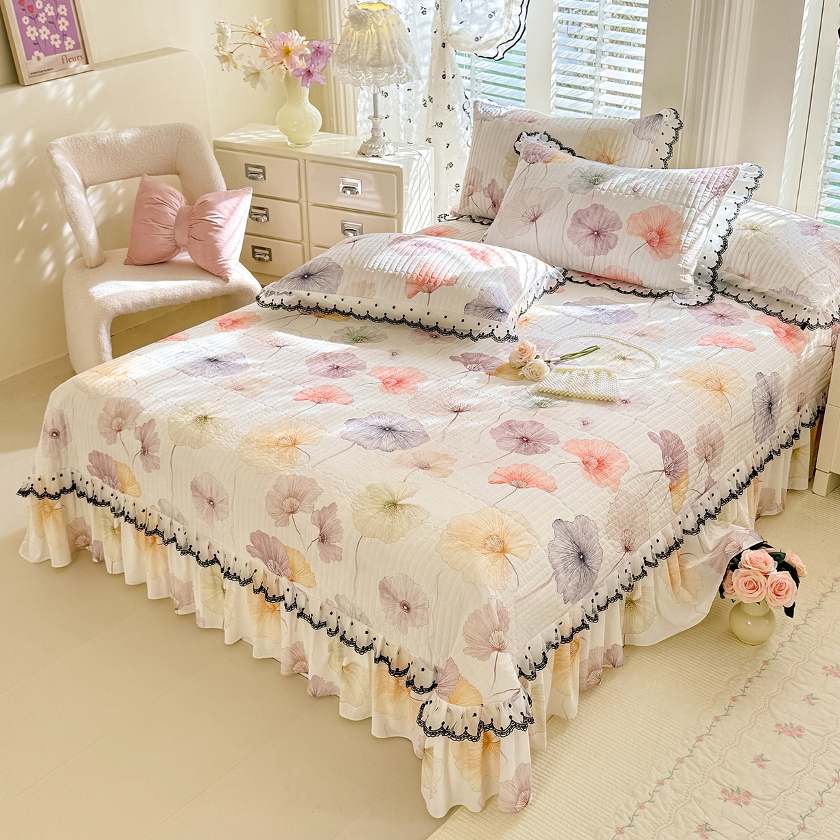 91家纺网 家纺一手货源 找家纺 绒世界 2026新款凉感丝夹棉床盖款三件套 漫步花丛