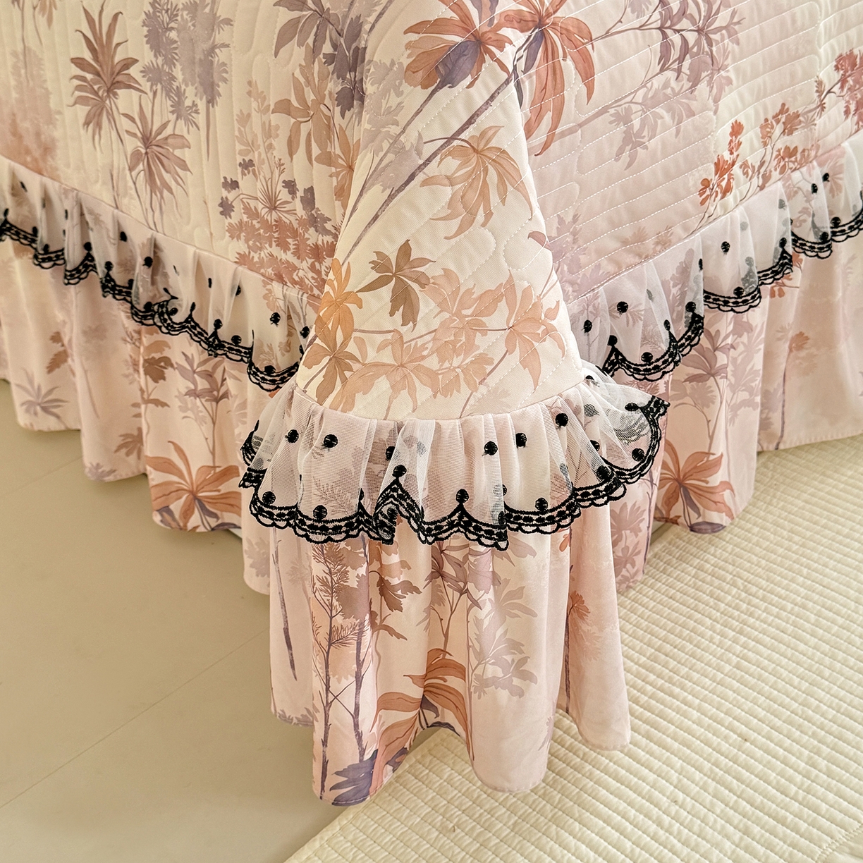 91家纺网 家纺一手货源 找家纺 绒世界 2026新款凉感丝夹棉床盖款三件套 金枝玉叶