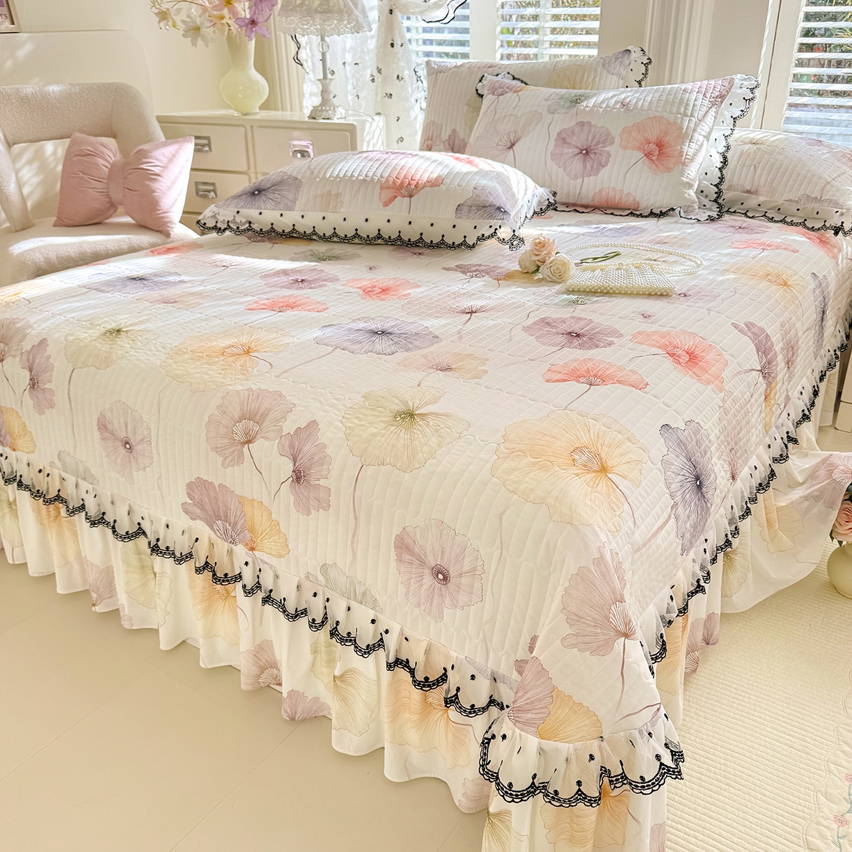 91家纺网 家纺一手货源 找家纺 绒世界 2026新款凉感丝夹棉床盖款三件套 漫步花丛