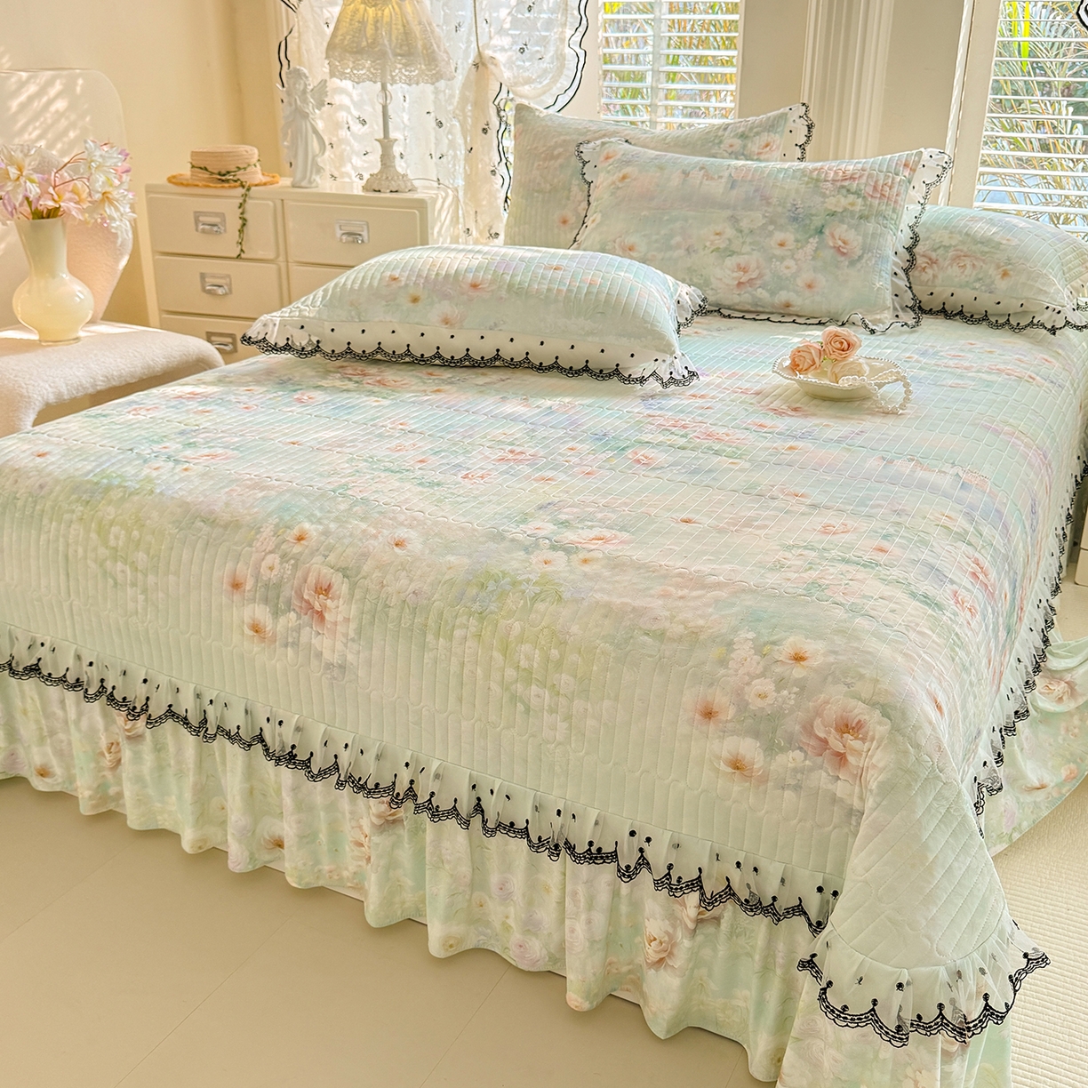 91家纺网 家纺一手货源 找家纺 绒世界 2026新款凉感丝夹棉床盖款三件套 向阳花开