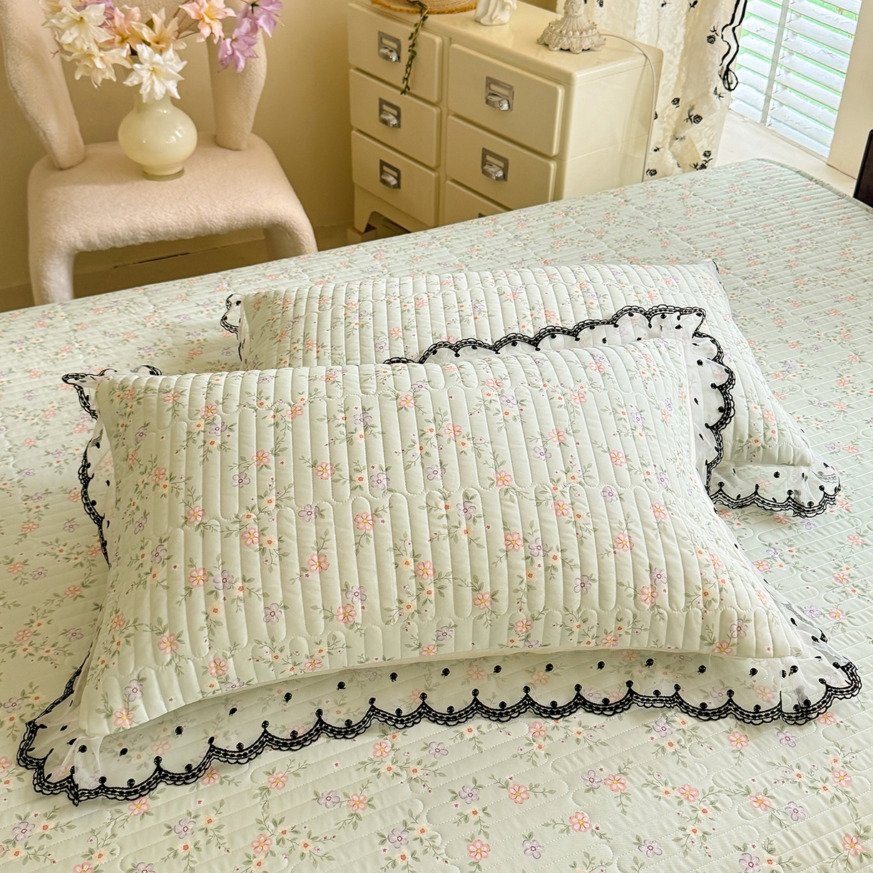 91家纺网 家纺一手货源 找家纺 绒世界 2026新款凉感丝夹棉床盖款三件套 云絮花