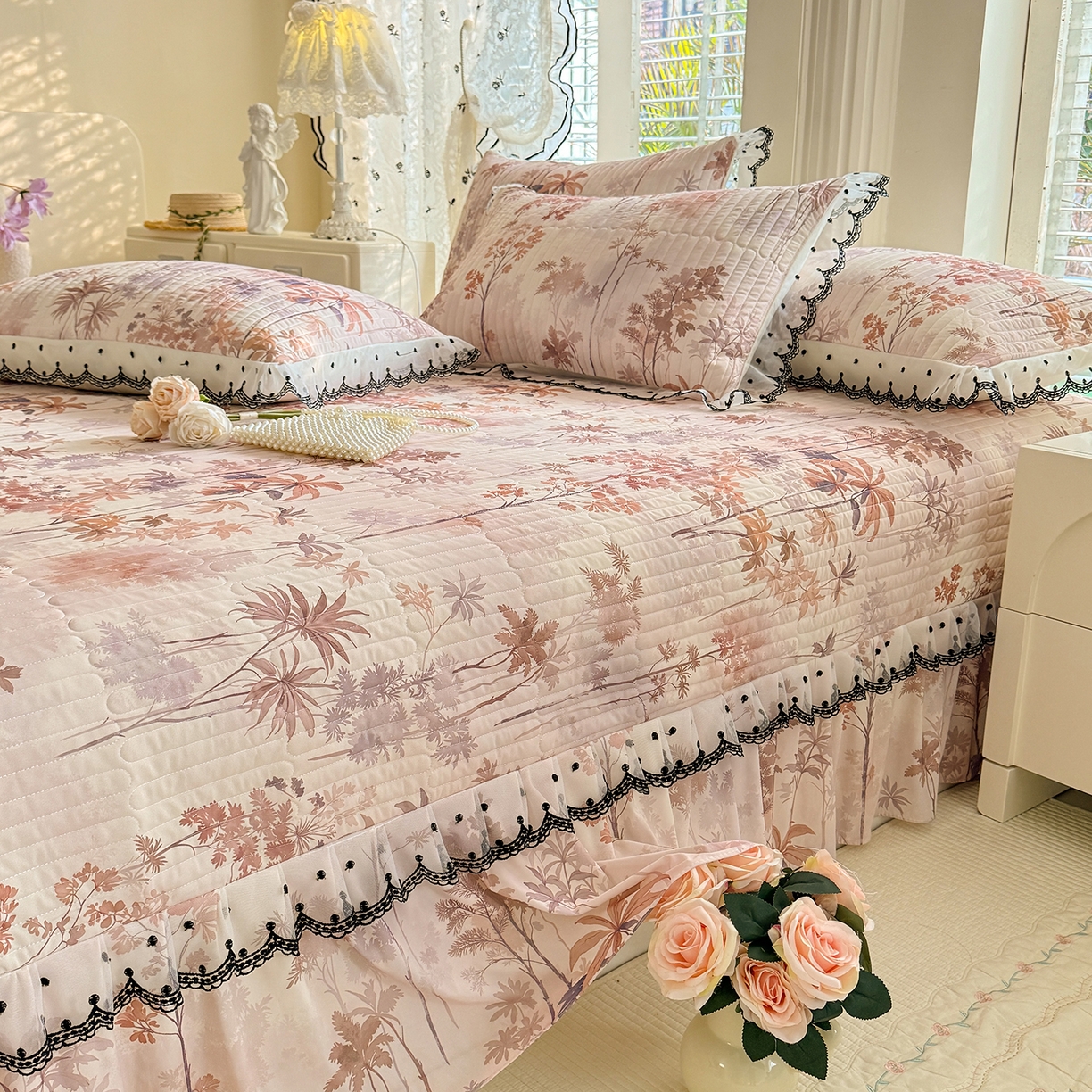 91家纺网 家纺一手货源 找家纺 绒世界 2026新款凉感丝夹棉床盖款三件套 金枝玉叶