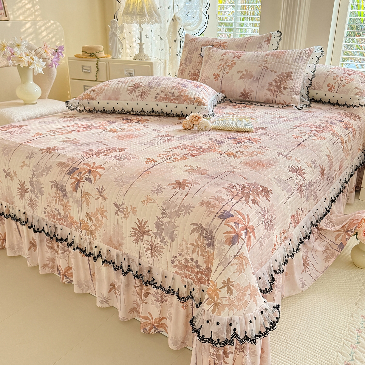 91家纺网 家纺一手货源 找家纺 绒世界 2026新款凉感丝夹棉床盖款三件套 金枝玉叶