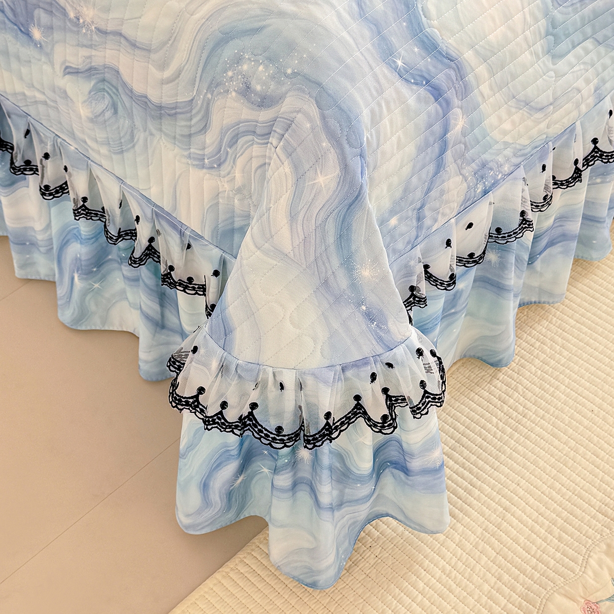 91家纺网 家纺一手货源 找家纺 绒世界 2026新款凉感丝夹棉床盖款三件套 星河好眠