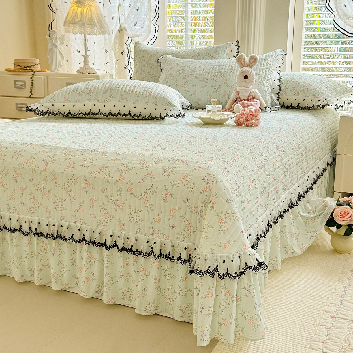 91家纺网 家纺一手货源 找家纺 绒世界 2026新款凉感丝夹棉床盖款三件套 云絮花