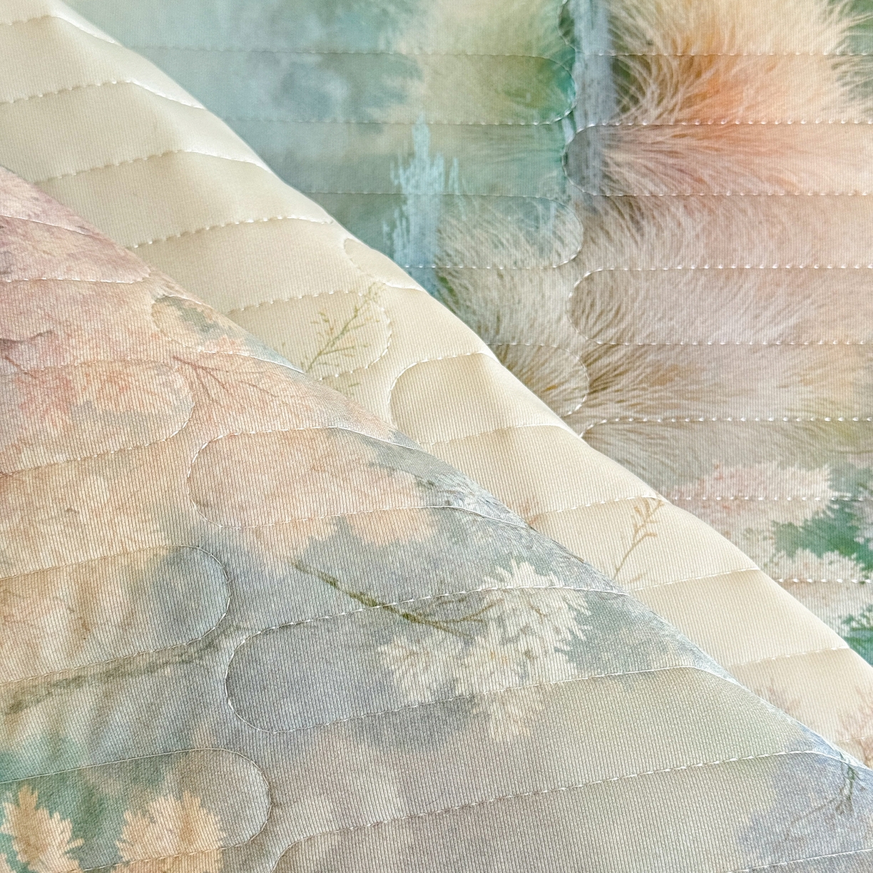 91家纺网 家纺一手货源 找家纺 绒世界 2026新款凉感丝夹棉床盖款三件套 丹青入梦