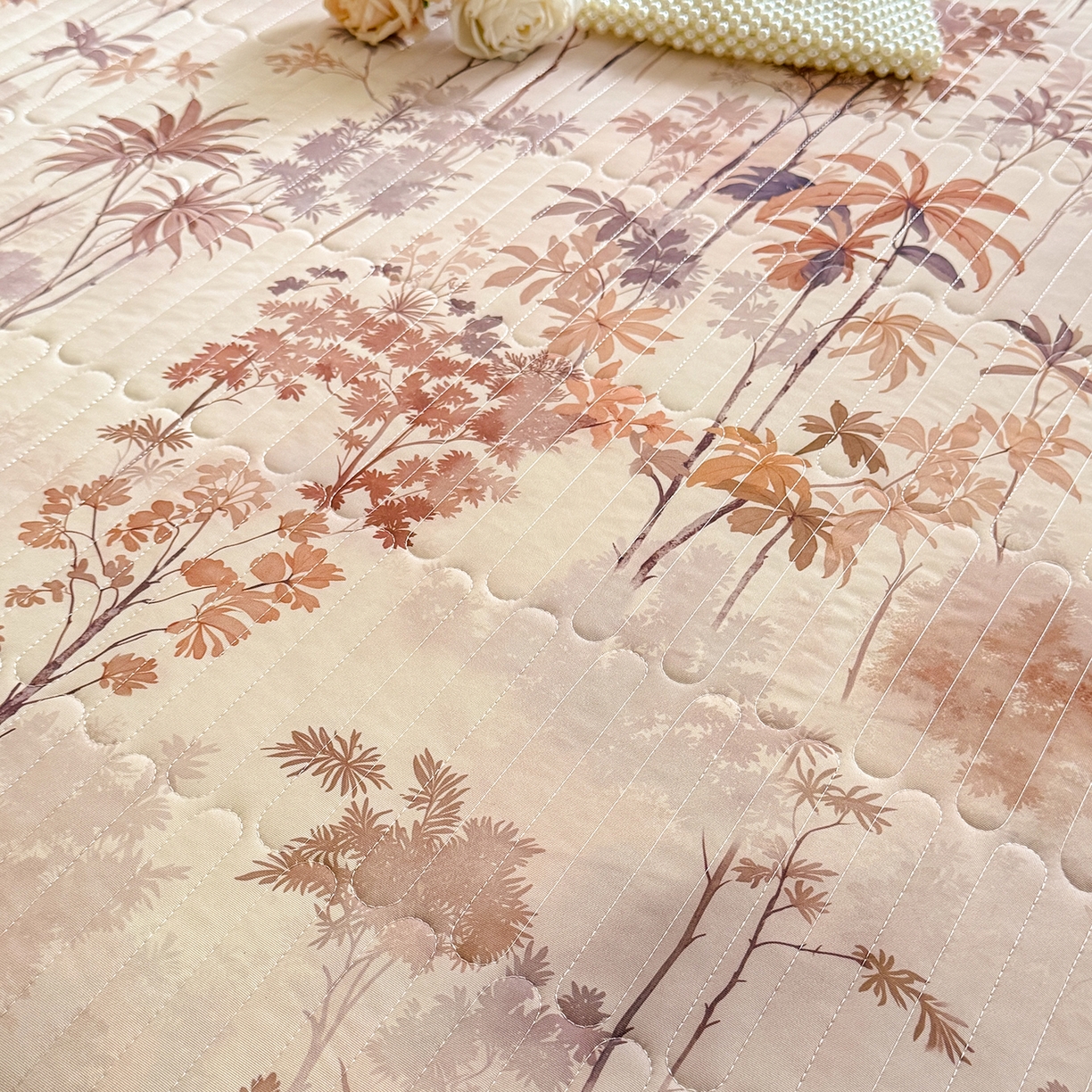 91家纺网 家纺一手货源 找家纺 绒世界 2026新款凉感丝夹棉床盖款三件套 金枝玉叶