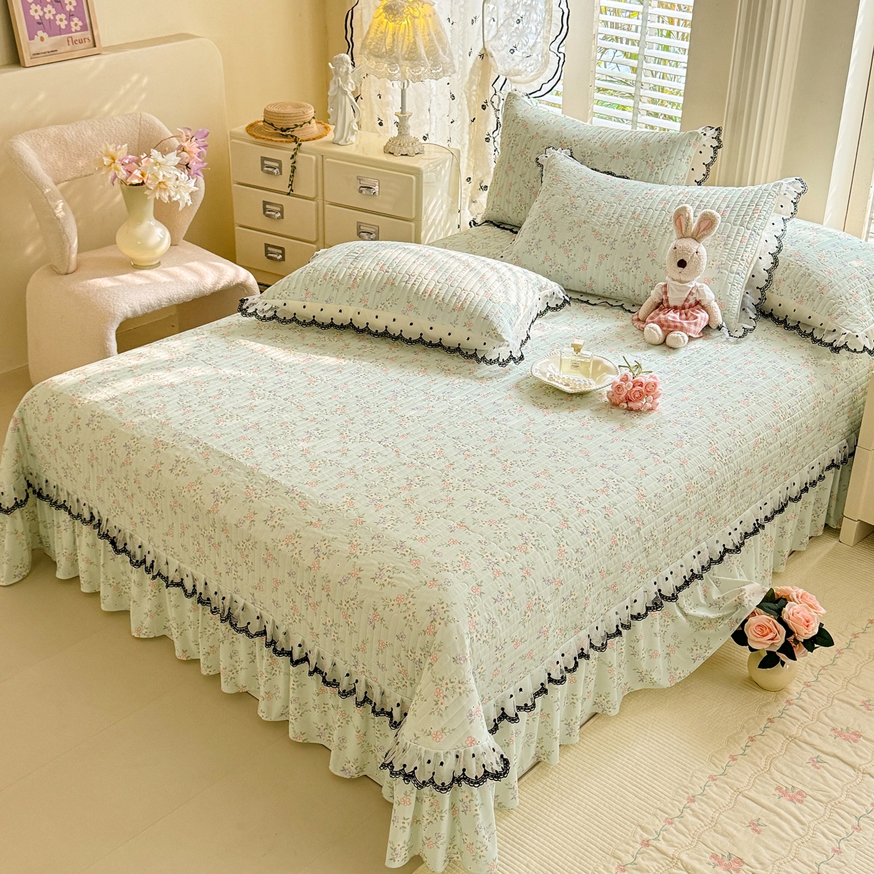 91家纺网 家纺一手货源 找家纺 绒世界 2026新款凉感丝夹棉床盖款三件套 云絮花