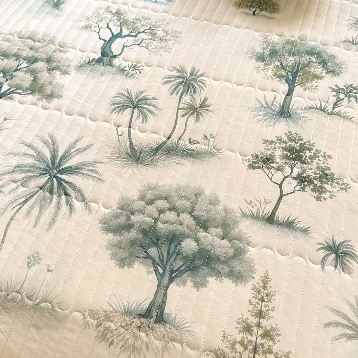 91家纺网 家纺一手货源 找家纺 绒世界 2026新款凉感丝夹棉床盖款三件套 热带雨林