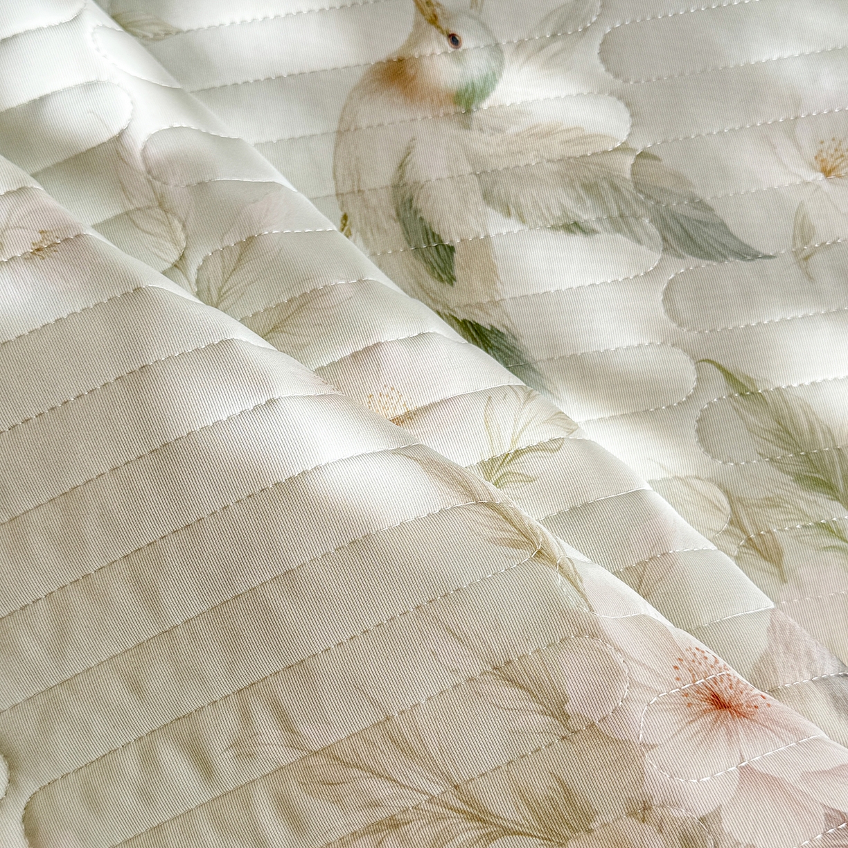 91家纺网 家纺一手货源 找家纺 绒世界 2026新款凉感丝夹棉床盖款三件套 花枝鸟影