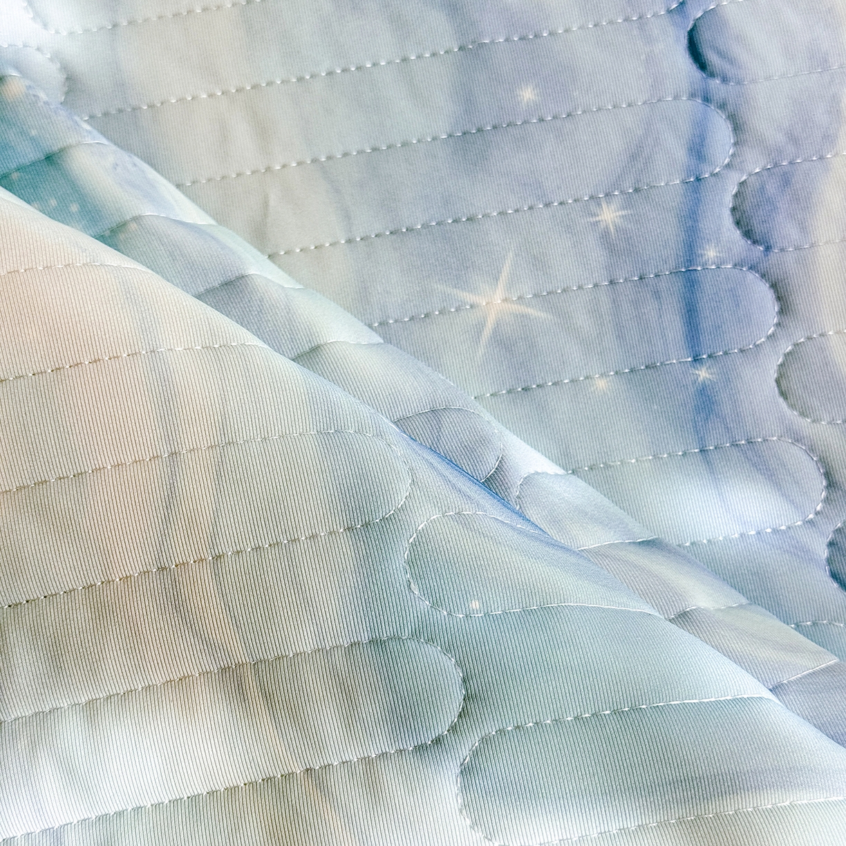 91家纺网 家纺一手货源 找家纺 绒世界 2026新款凉感丝夹棉床盖款三件套 星河好眠