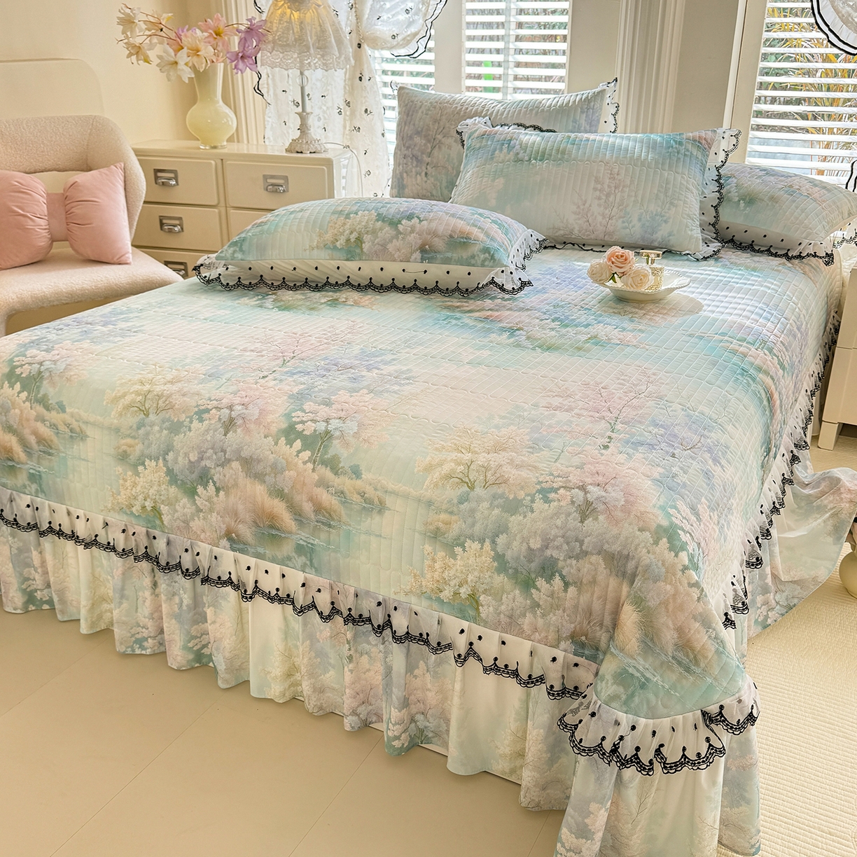 91家纺网 家纺一手货源 找家纺 绒世界 2026新款凉感丝夹棉床盖款三件套 丹青入梦