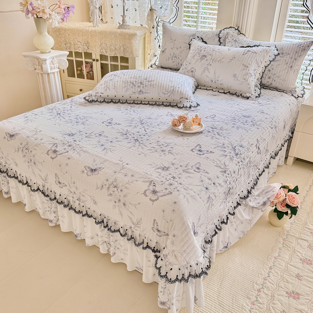 91家纺网 家纺一手货源 找家纺 绒世界 2026新款凉感丝夹棉床盖款三件套 蝶恋花