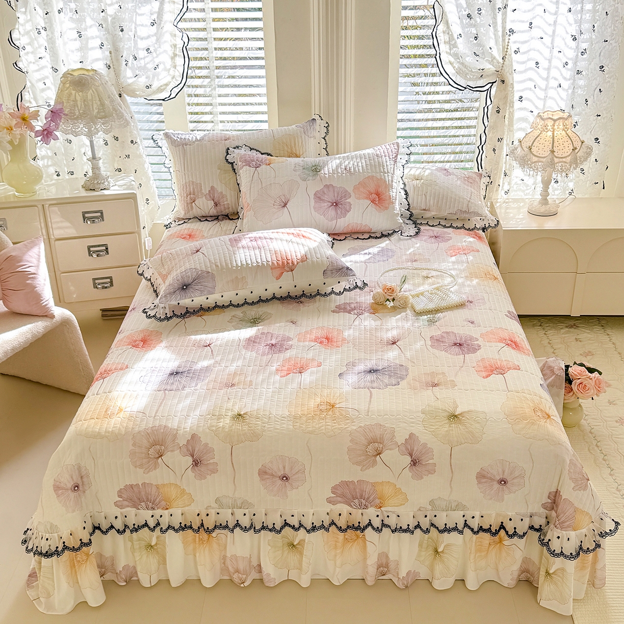 91家纺网 家纺一手货源 找家纺 绒世界 2026新款凉感丝夹棉床盖款三件套 漫步花丛