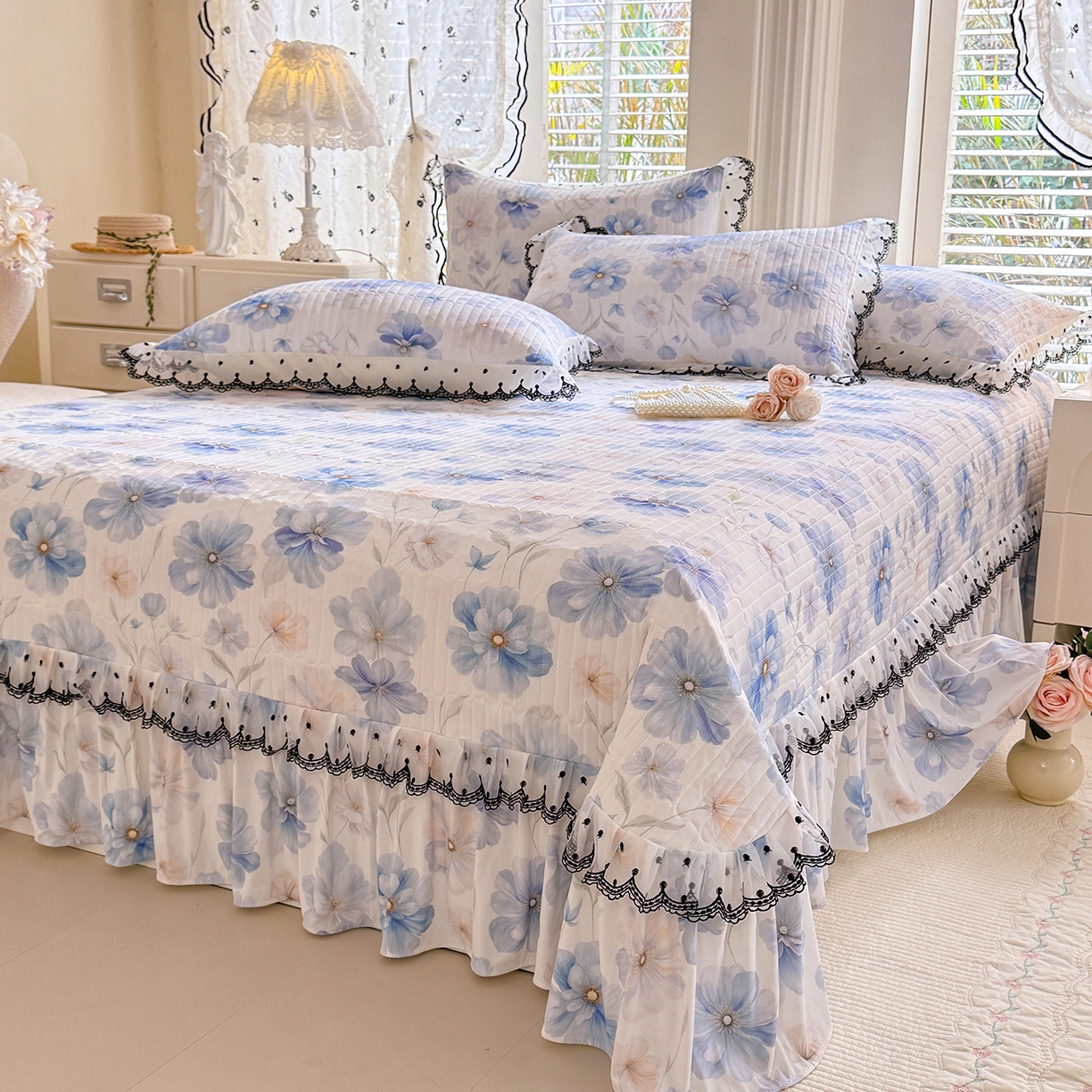 91家纺网 家纺一手货源 找家纺 绒世界 2026新款凉感丝夹棉床盖款三件套 尼斯花晨