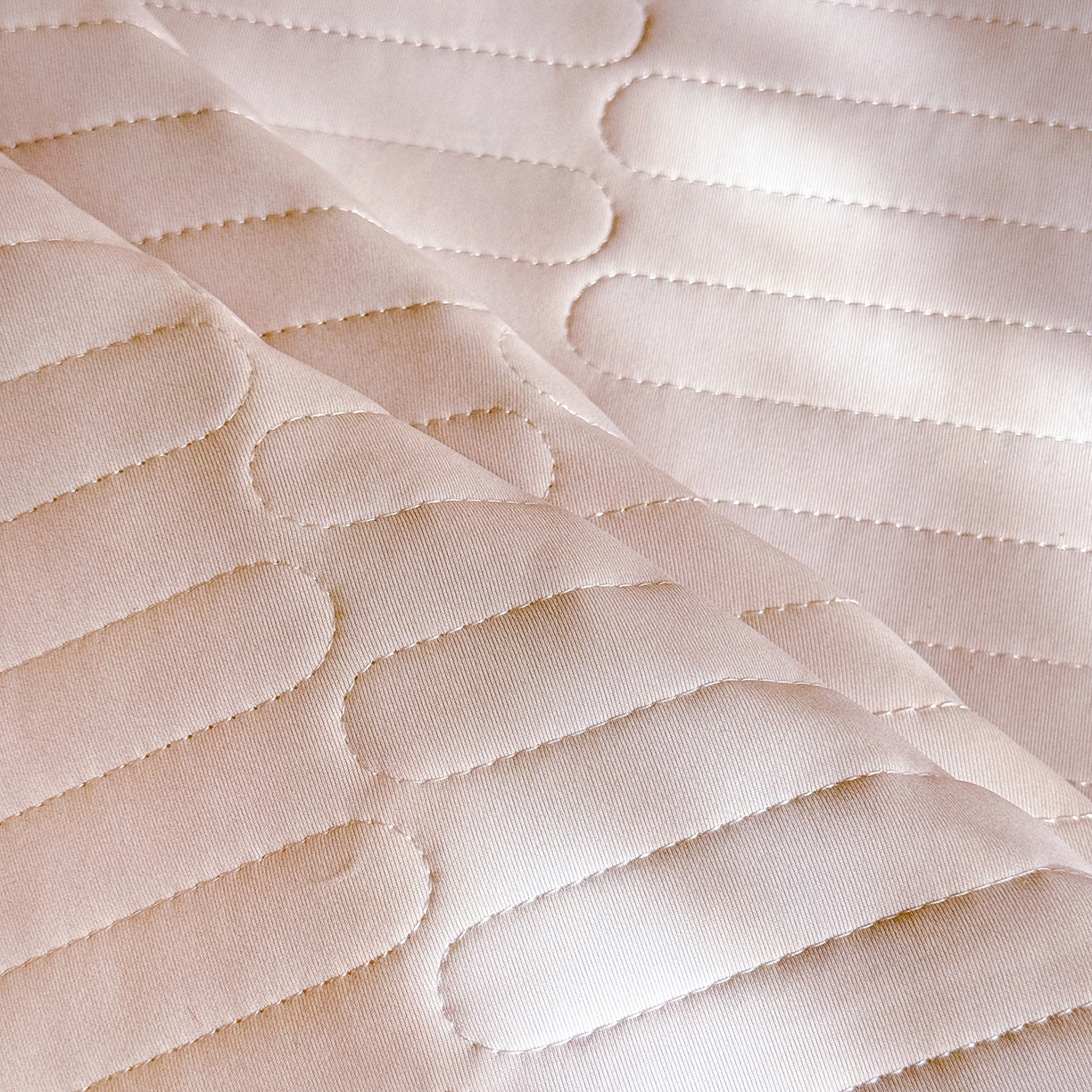 91家纺网 家纺一手货源 找家纺 绒世界 2026新款凉感丝夹棉床盖款三件套 花间晚照