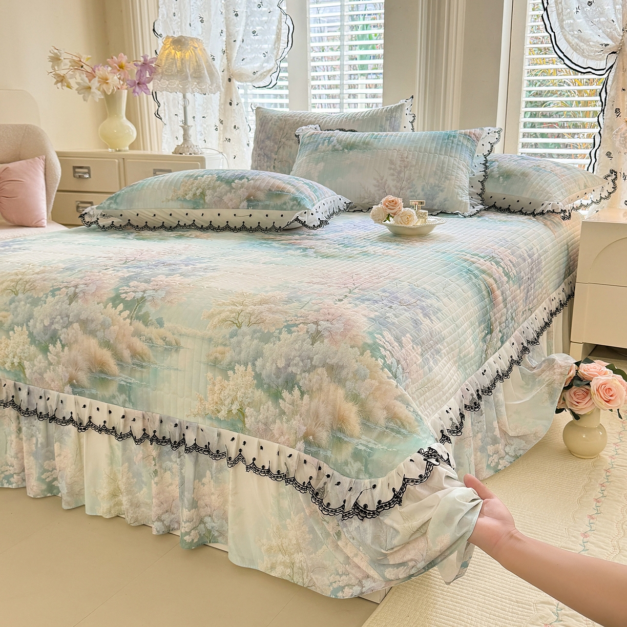 91家纺网 家纺一手货源 找家纺 绒世界 2026新款凉感丝夹棉床盖款三件套 丹青入梦