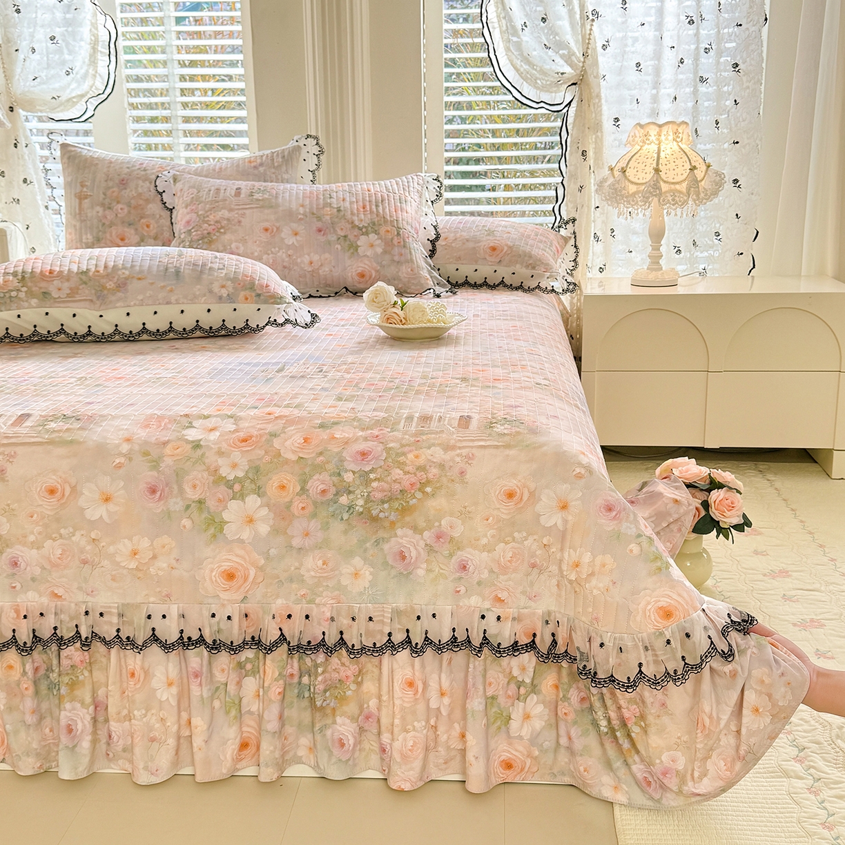 91家纺网 家纺一手货源 找家纺 绒世界 2026新款凉感丝夹棉床盖款三件套 烟水花雾