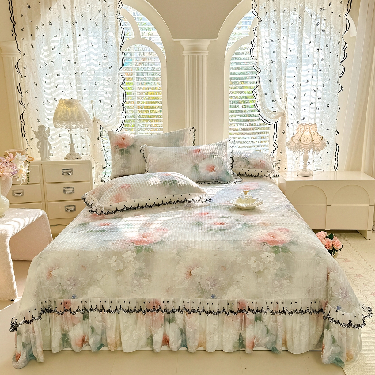 91家纺网 家纺一手货源 找家纺 绒世界 2026新款凉感丝夹棉床盖款三件套 浮绘花影